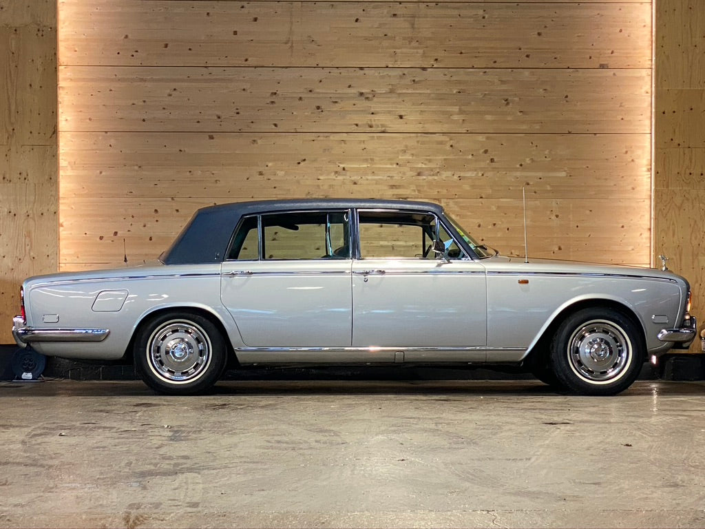 Rolls Royce Silver Shadow LWB (with division)