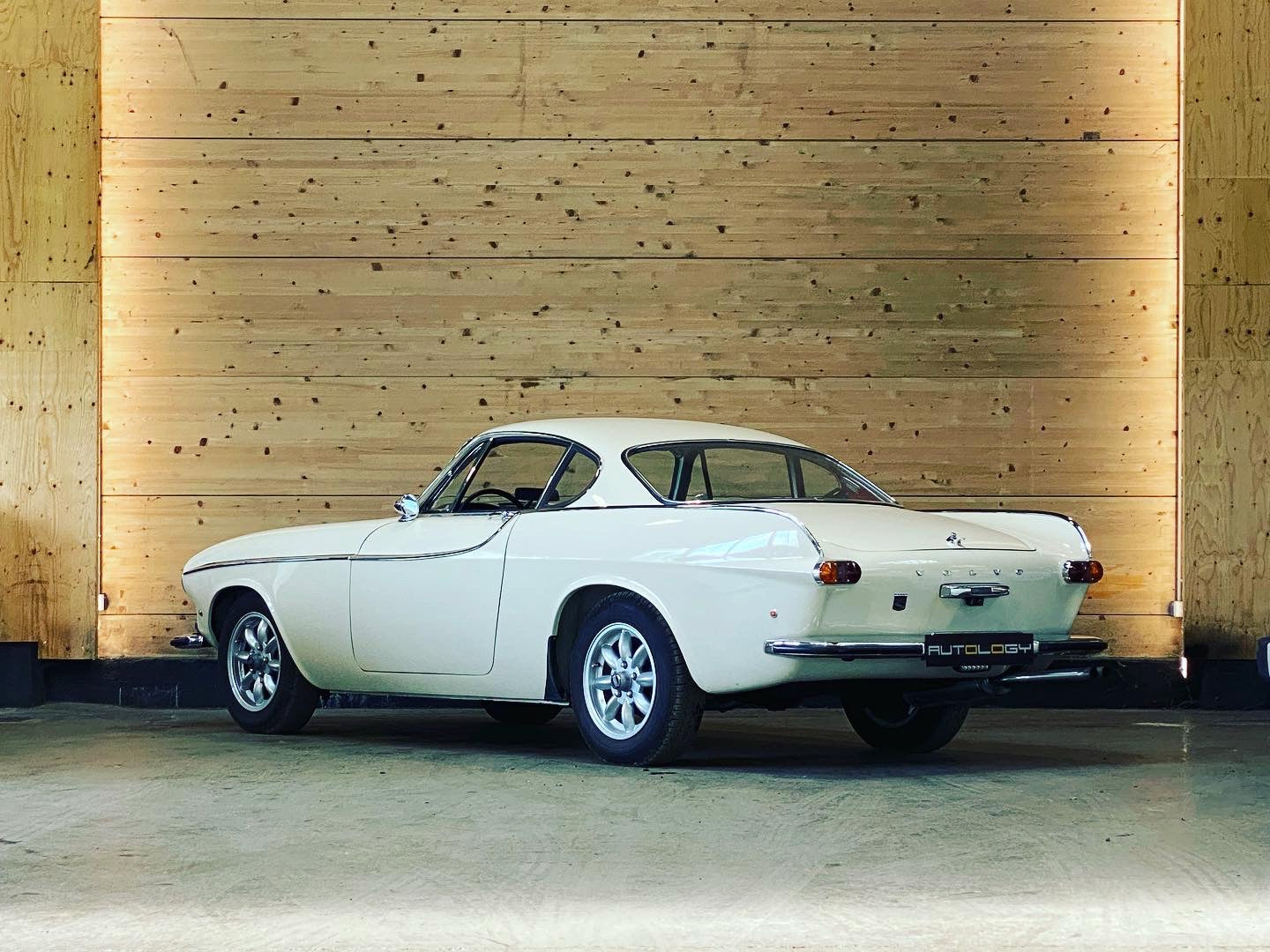 Volvo P1800S