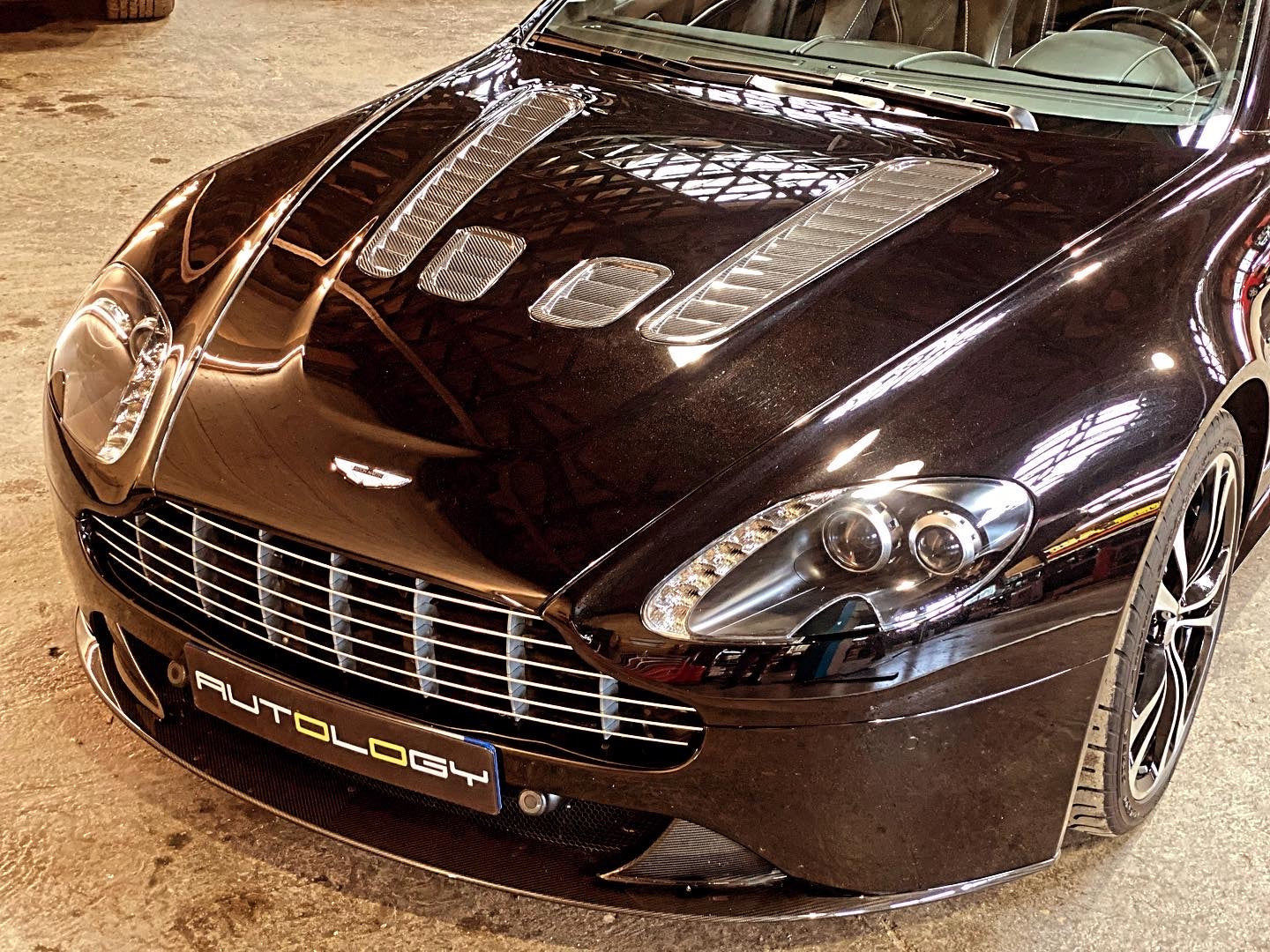 Aston Martin V12 Vantage Roadster BVM6