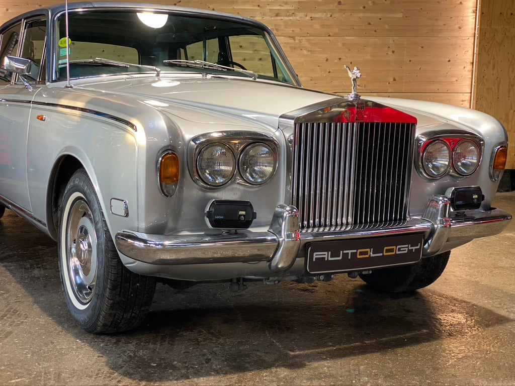 Rolls Royce Silver Shadow LWB (with division)