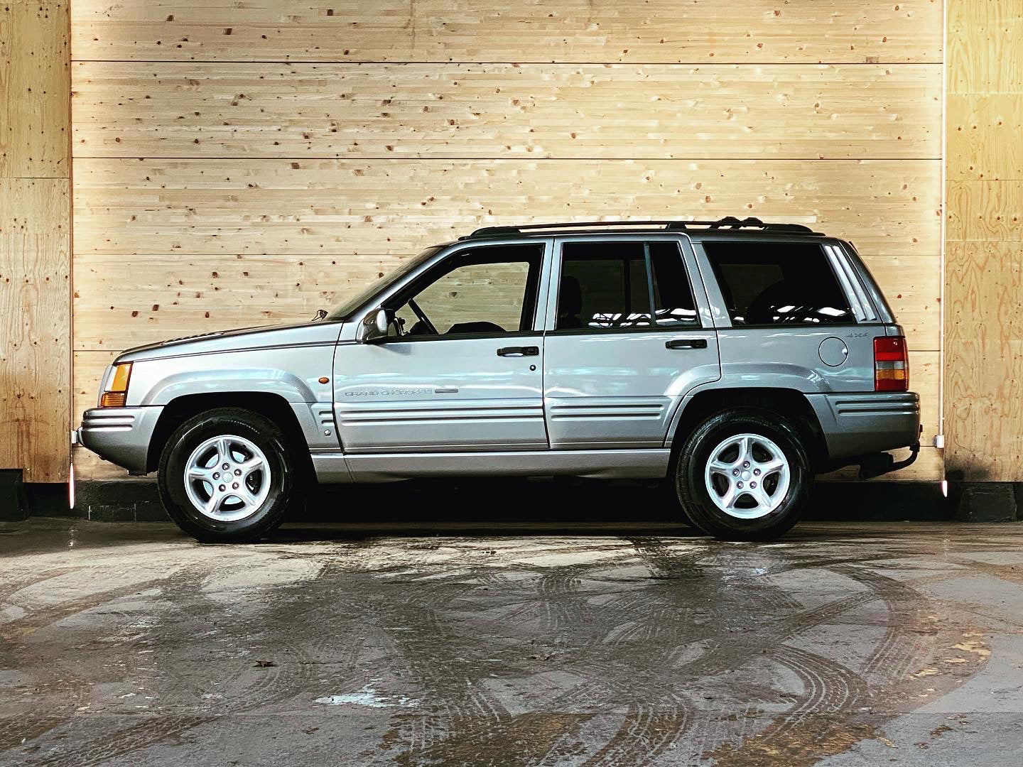 Jeep Grand Cherokee Limited LX 5.9