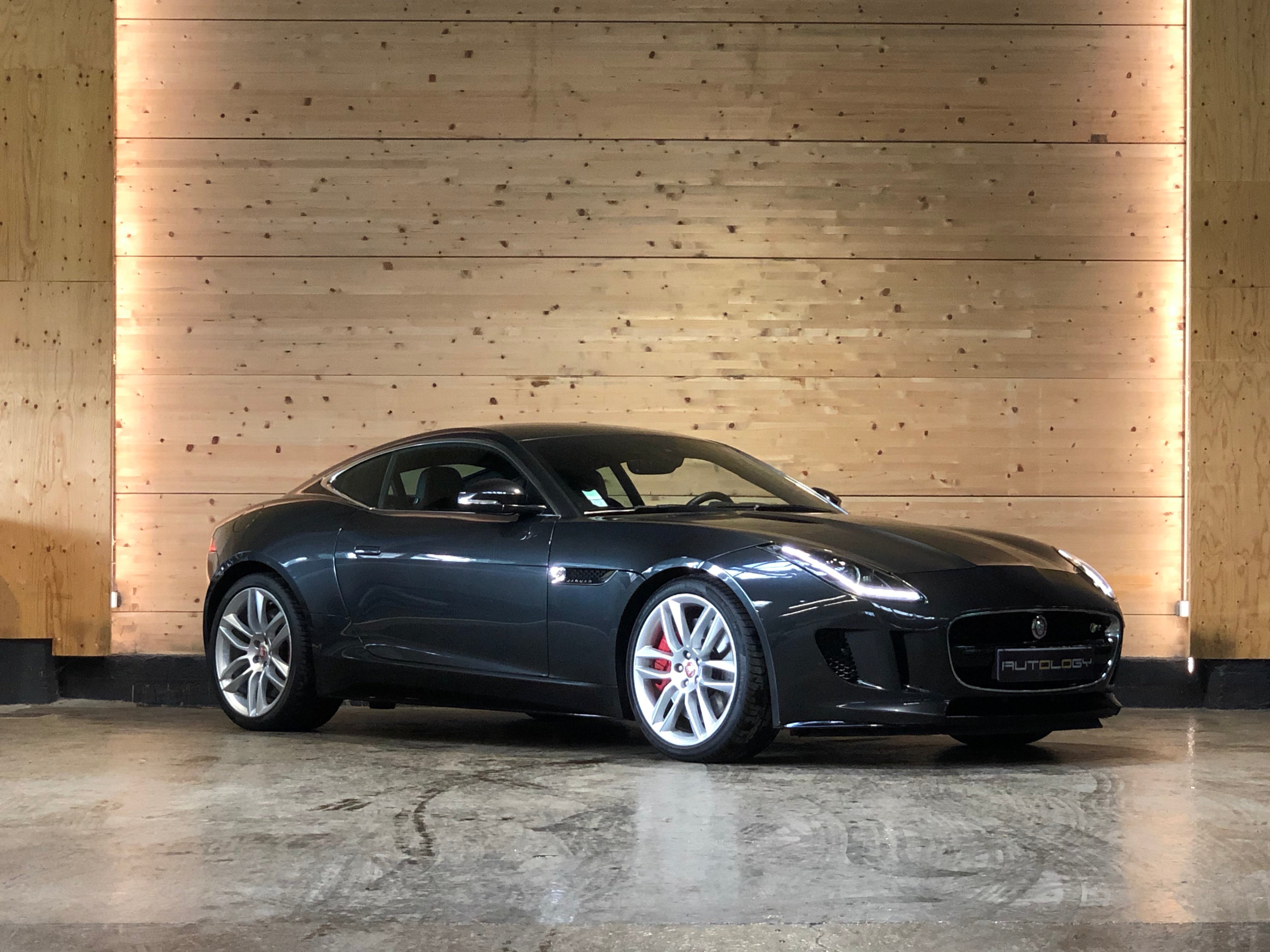 Jaguar F-Type V8 R