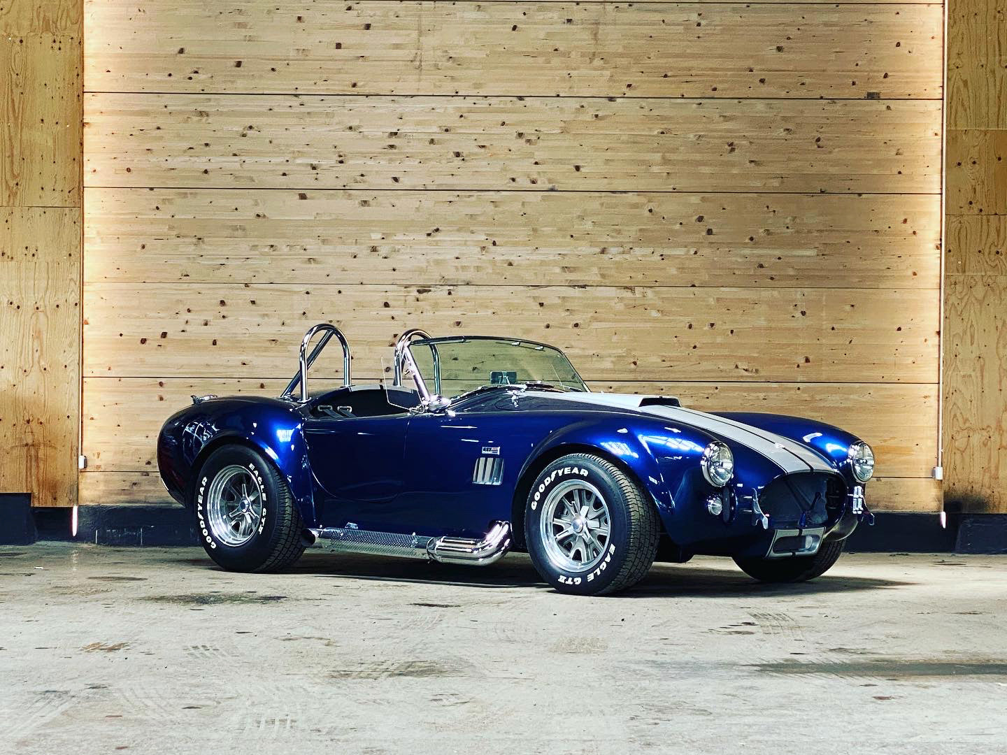 AC Cobra 427 Replica Pigeon Performance