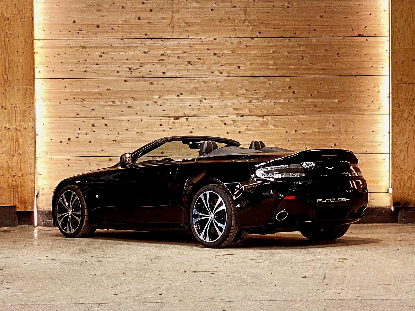 Aston Martin V12 Vantage Roadster BVM6