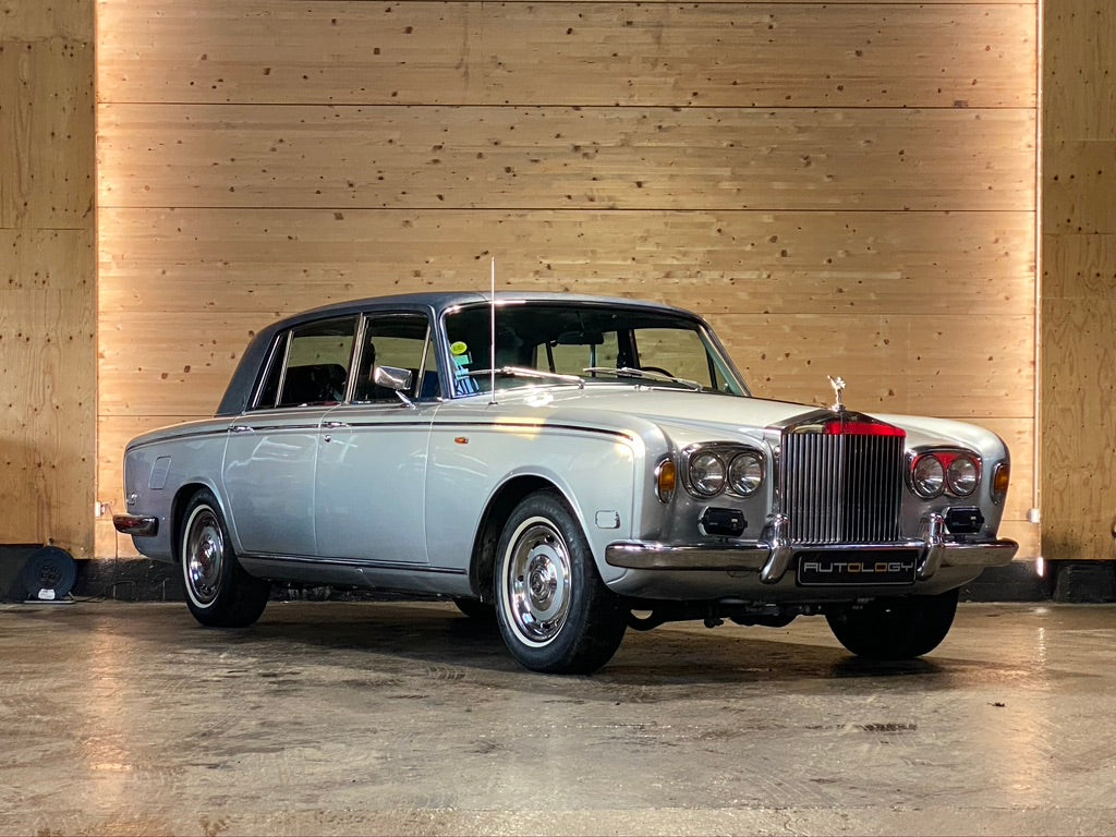 Rolls Royce Silver Shadow LWB (with division)