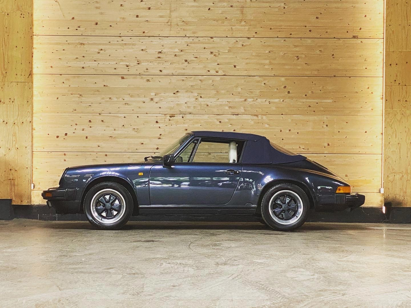 Porsche 911 Carrera 3.2 Cabriolet