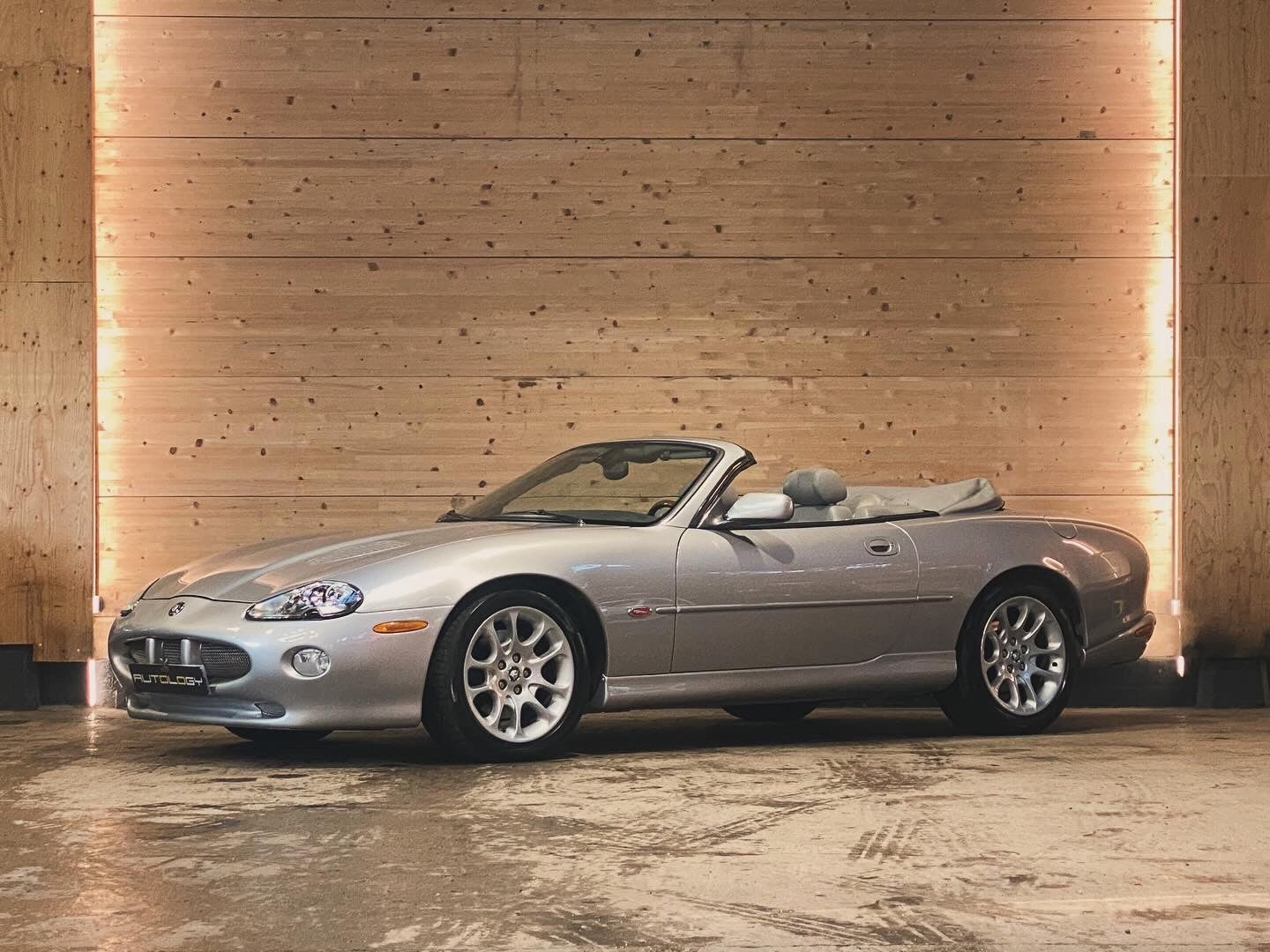 JAGUAR XKR CONVERTIBLE V8 4.0