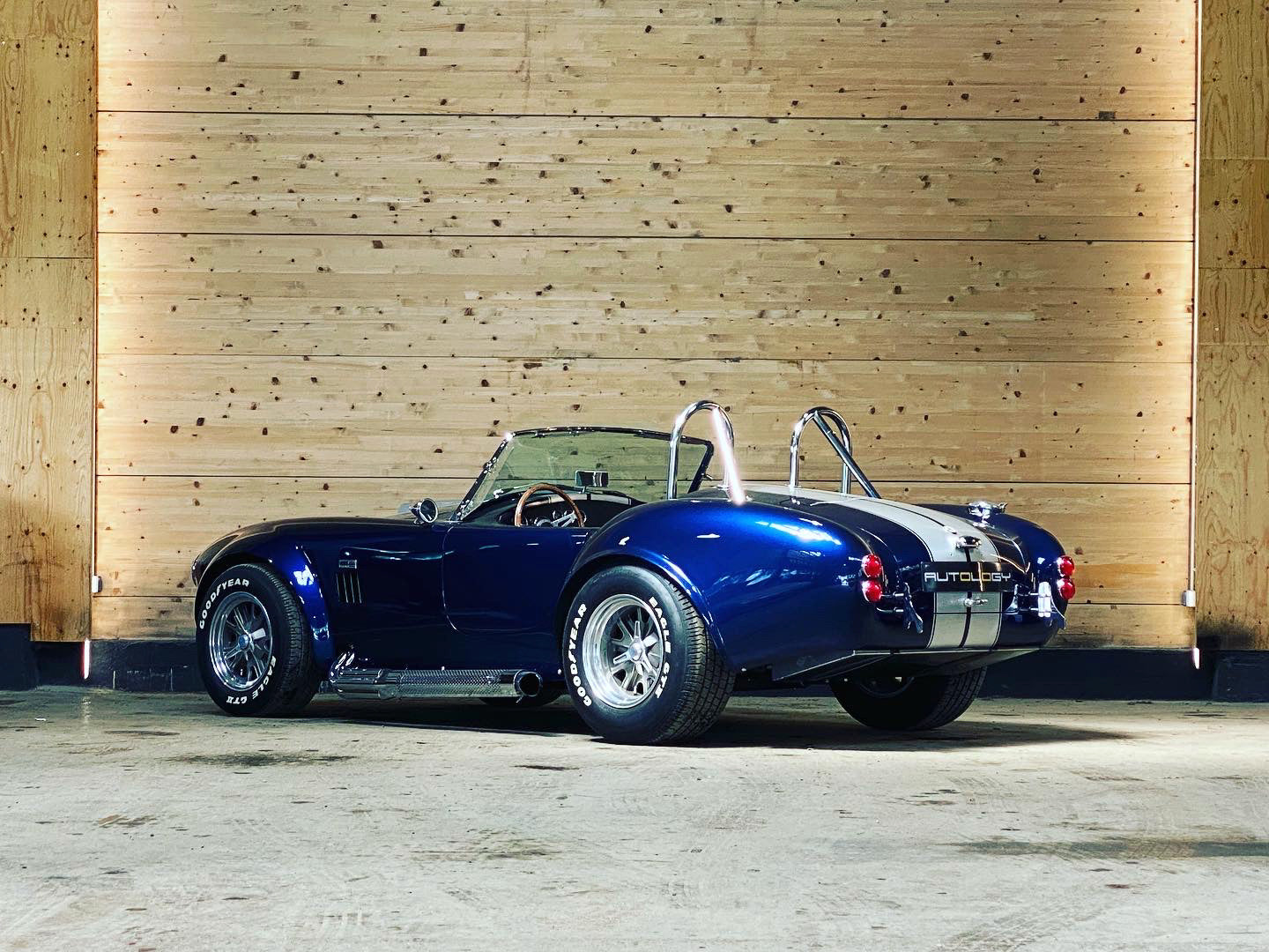 AC Cobra 427 Replica Pigeon Performance