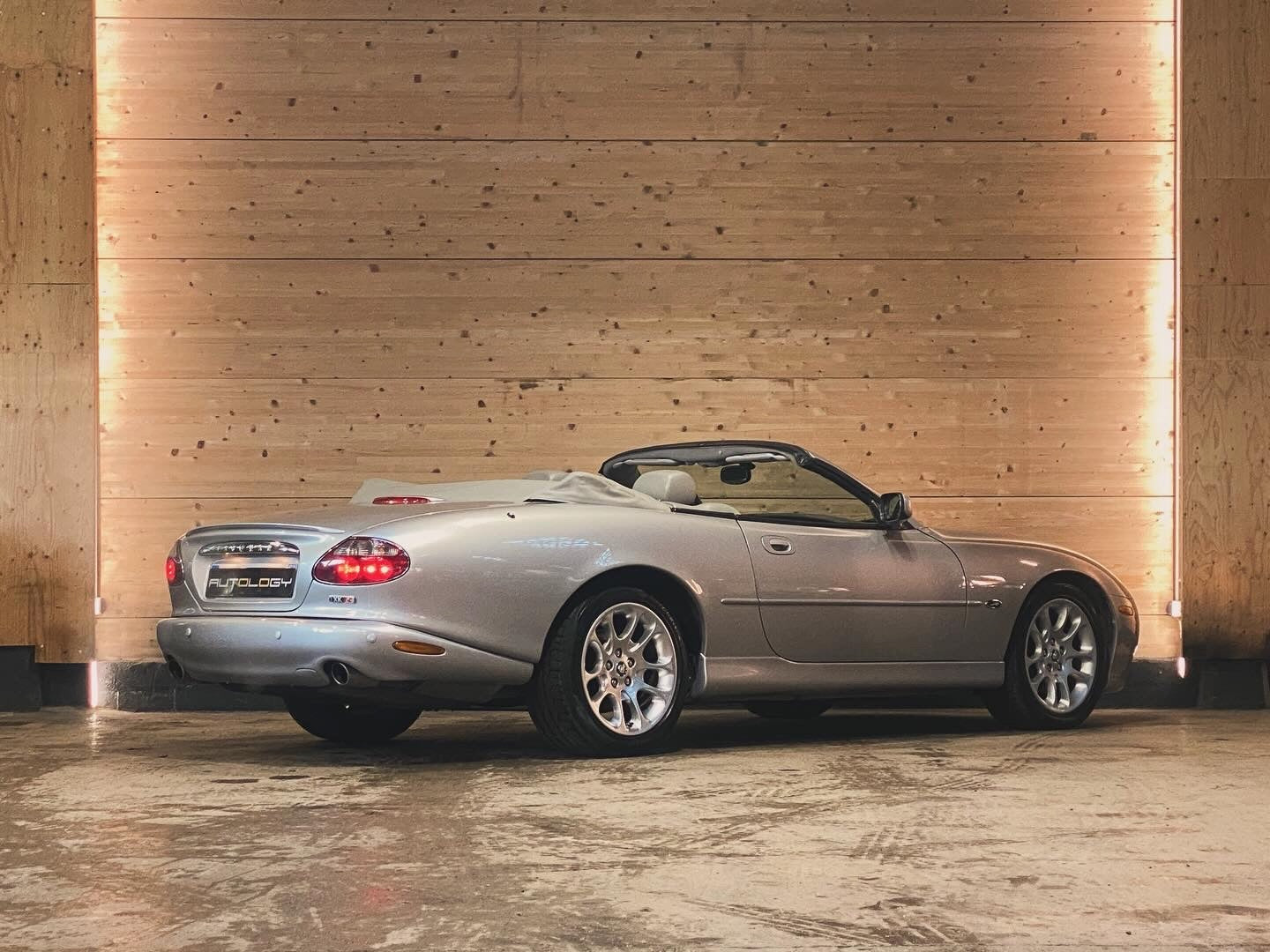 JAGUAR XKR CONVERTIBLE V8 4.0