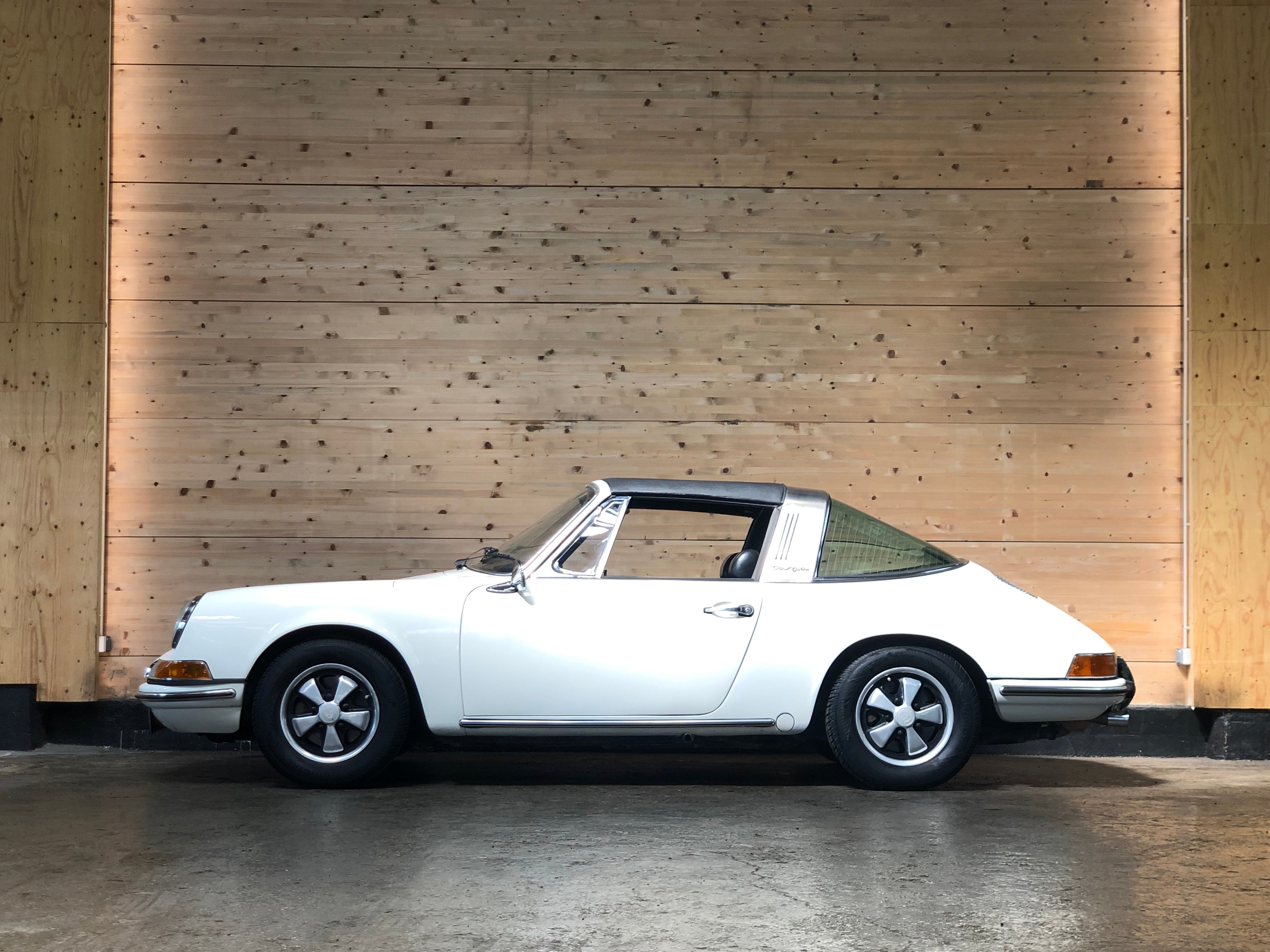 Porsche 911 2.2T Targa