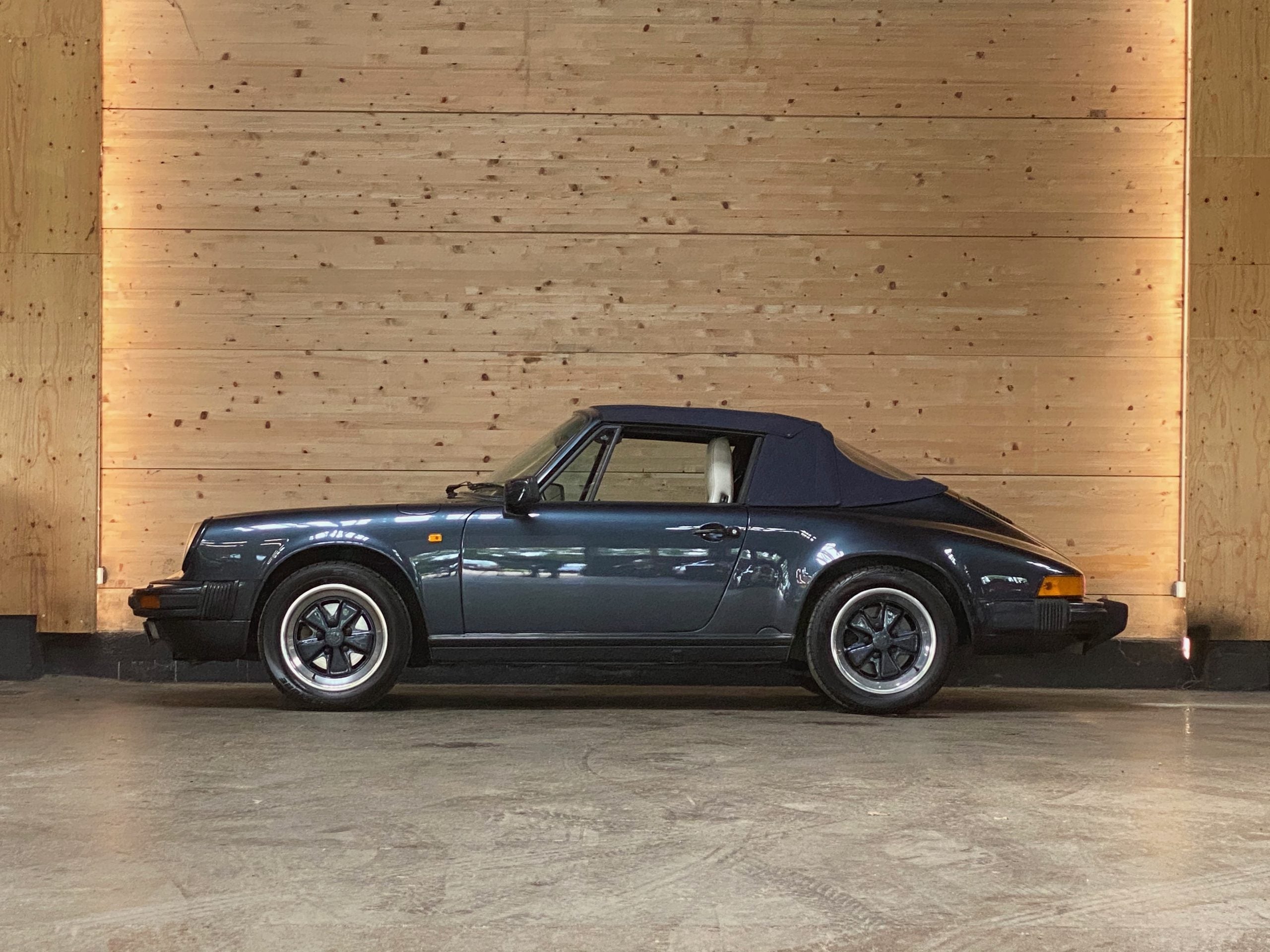 Porsche 911 Carrera 3.2 Cabriolet