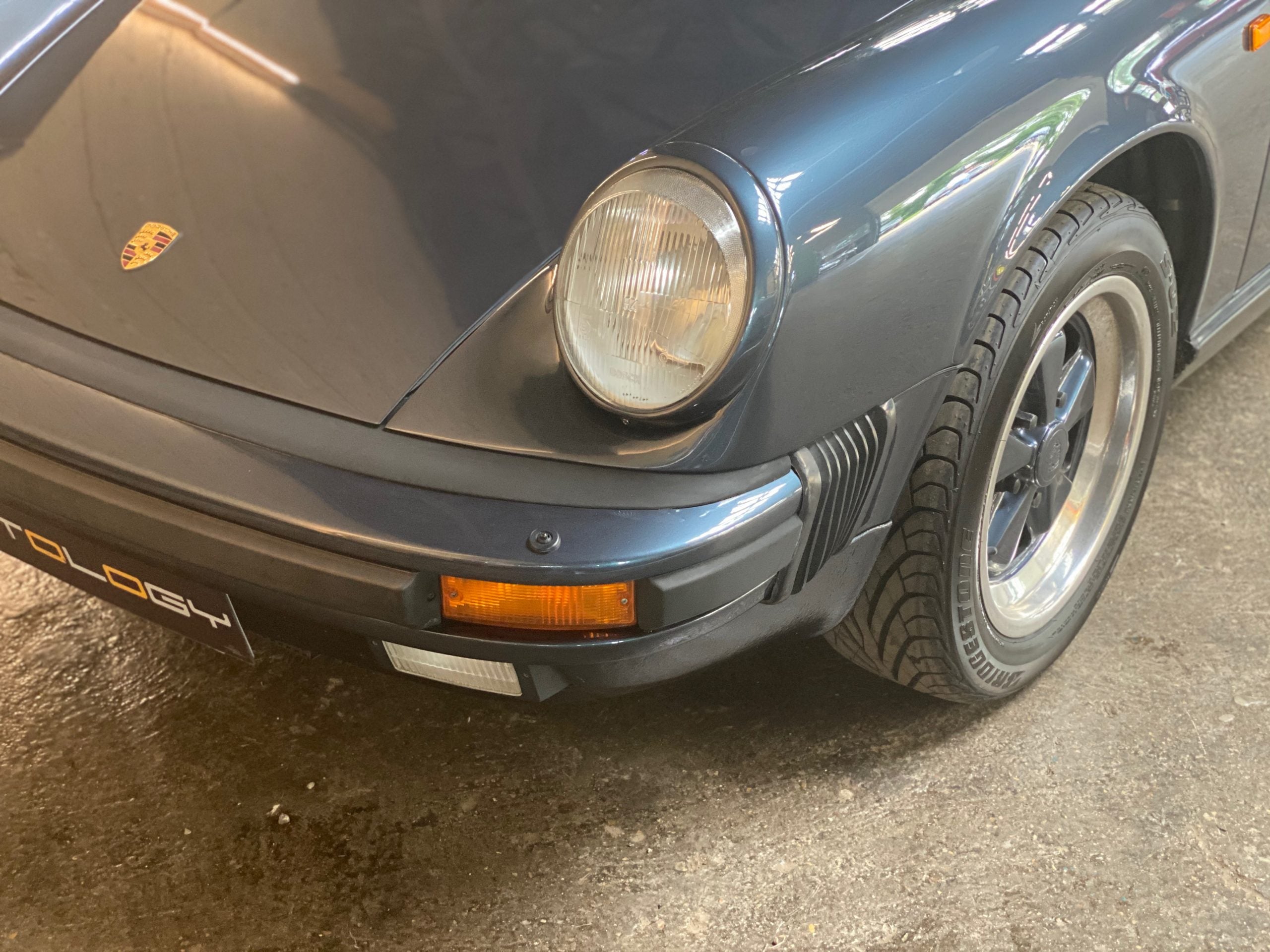 Porsche 911 Carrera 3.2 Cabriolet