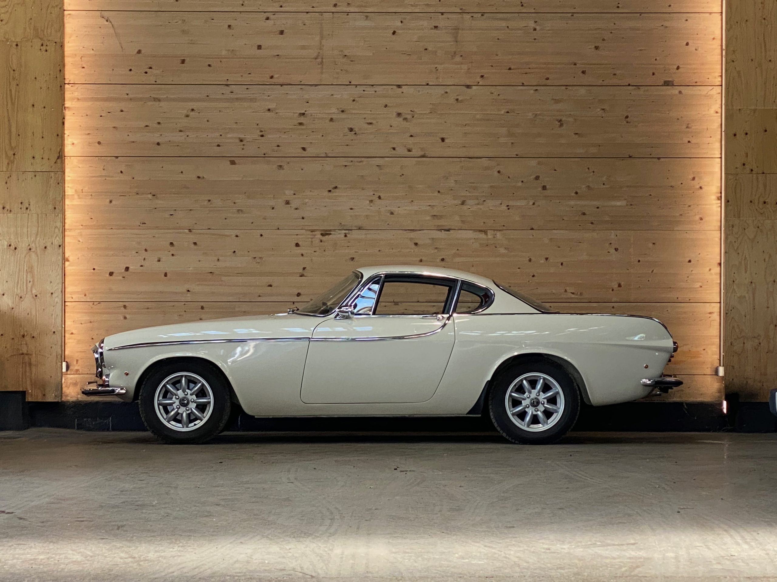 Volvo P1800S