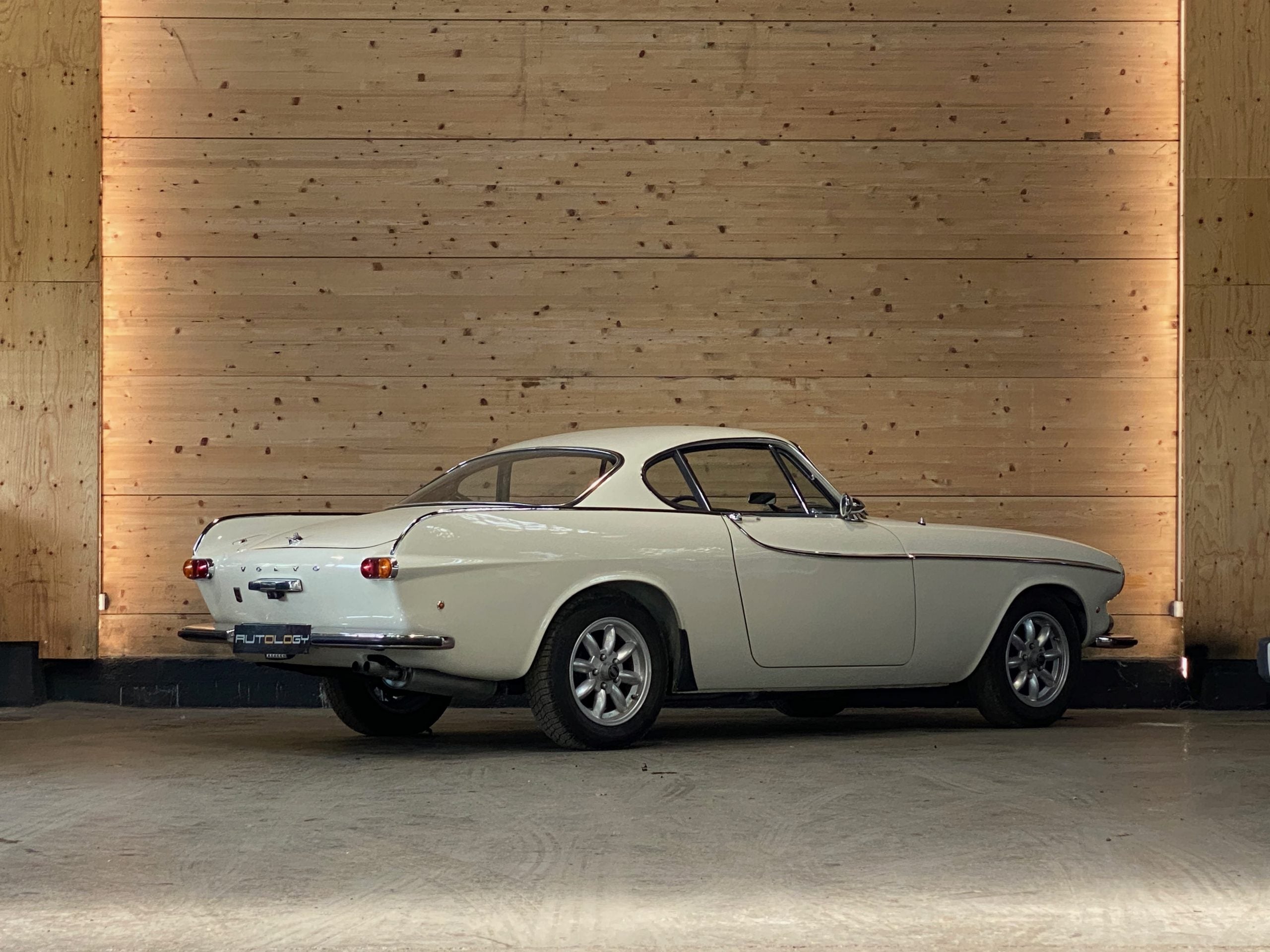 Volvo P1800S