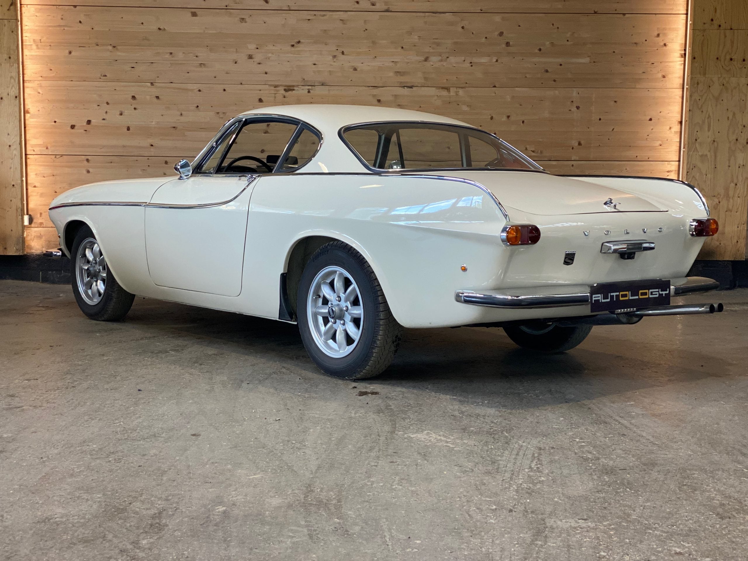 Volvo P1800S