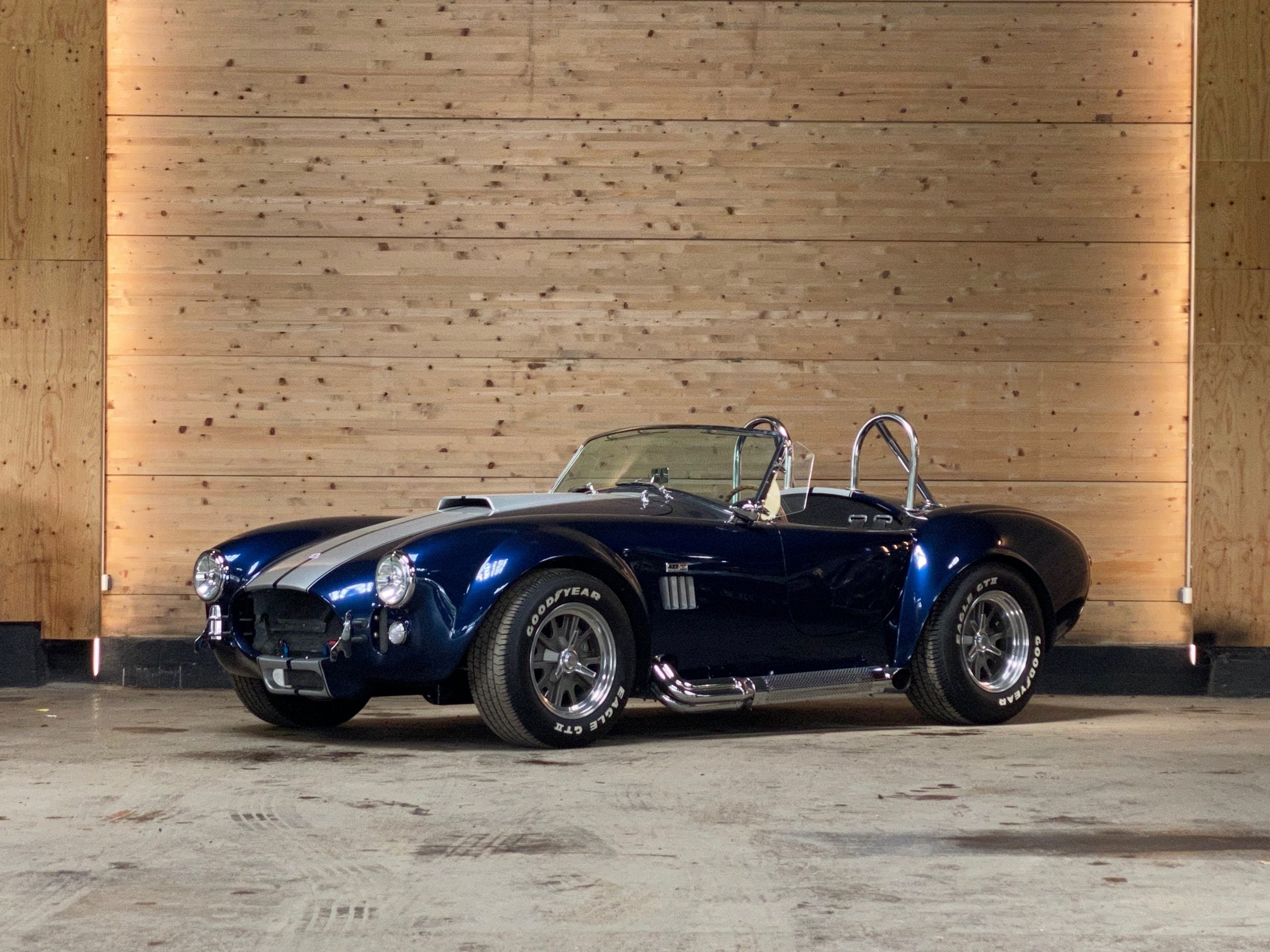 AC Cobra 427 Replica Pigeon Performance