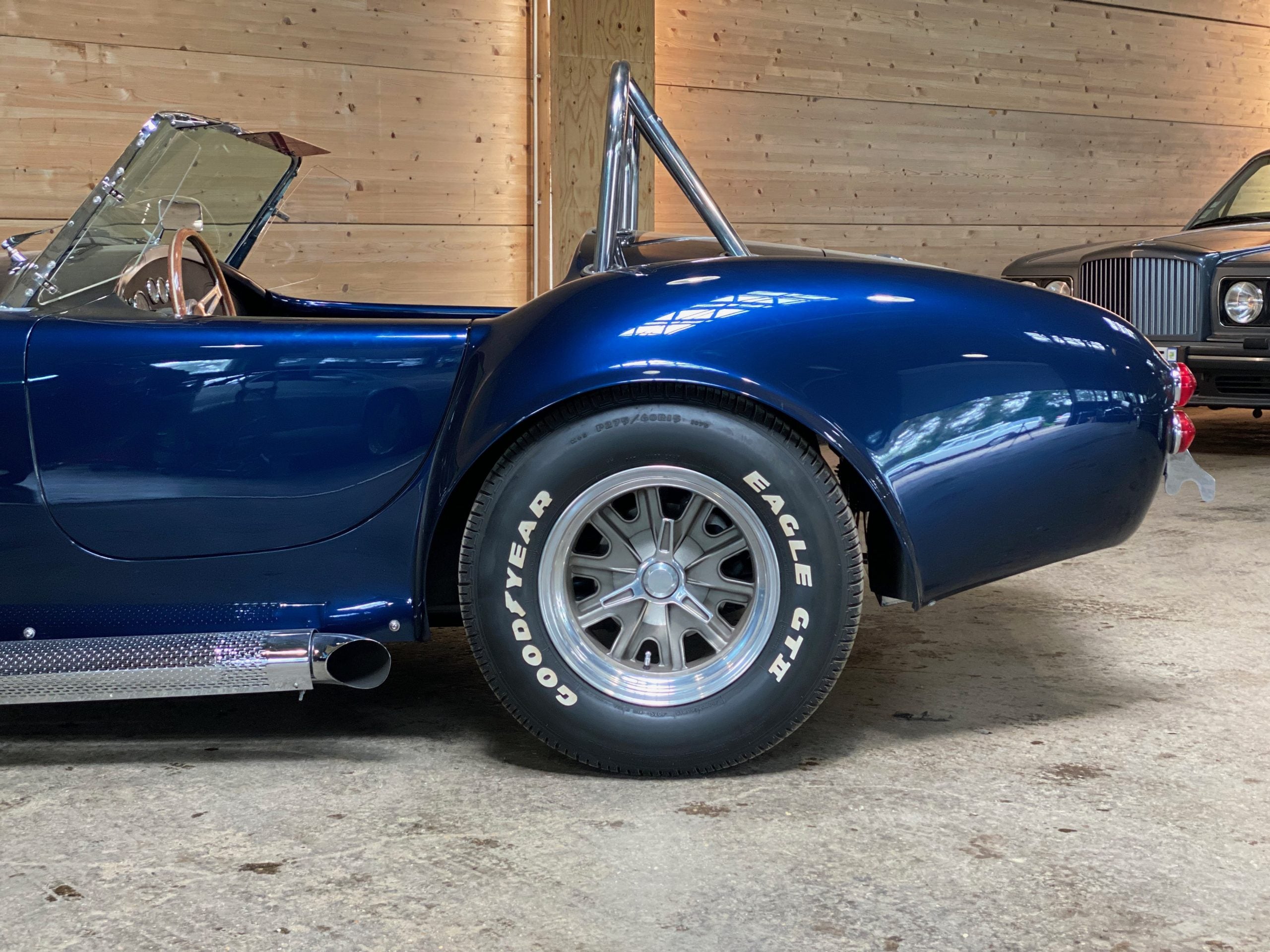 AC Cobra 427 Replica Pigeon Performance