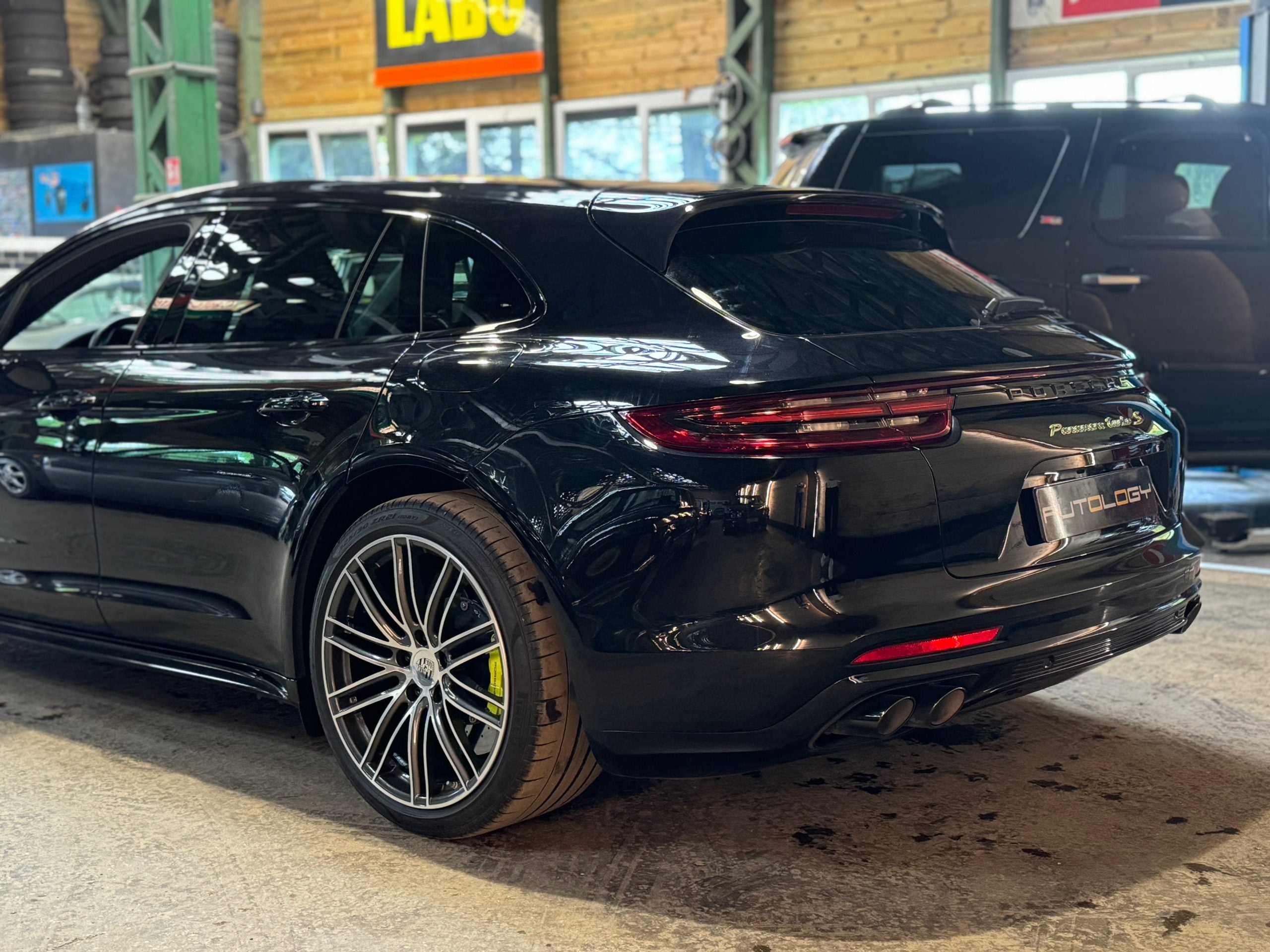 Porsche Panamera Sport Turismo Turbo S e-Hybrid