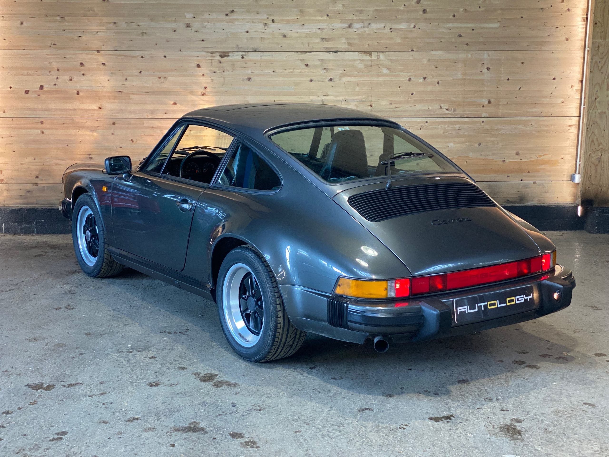 Porsche 911 Carrera 3.2