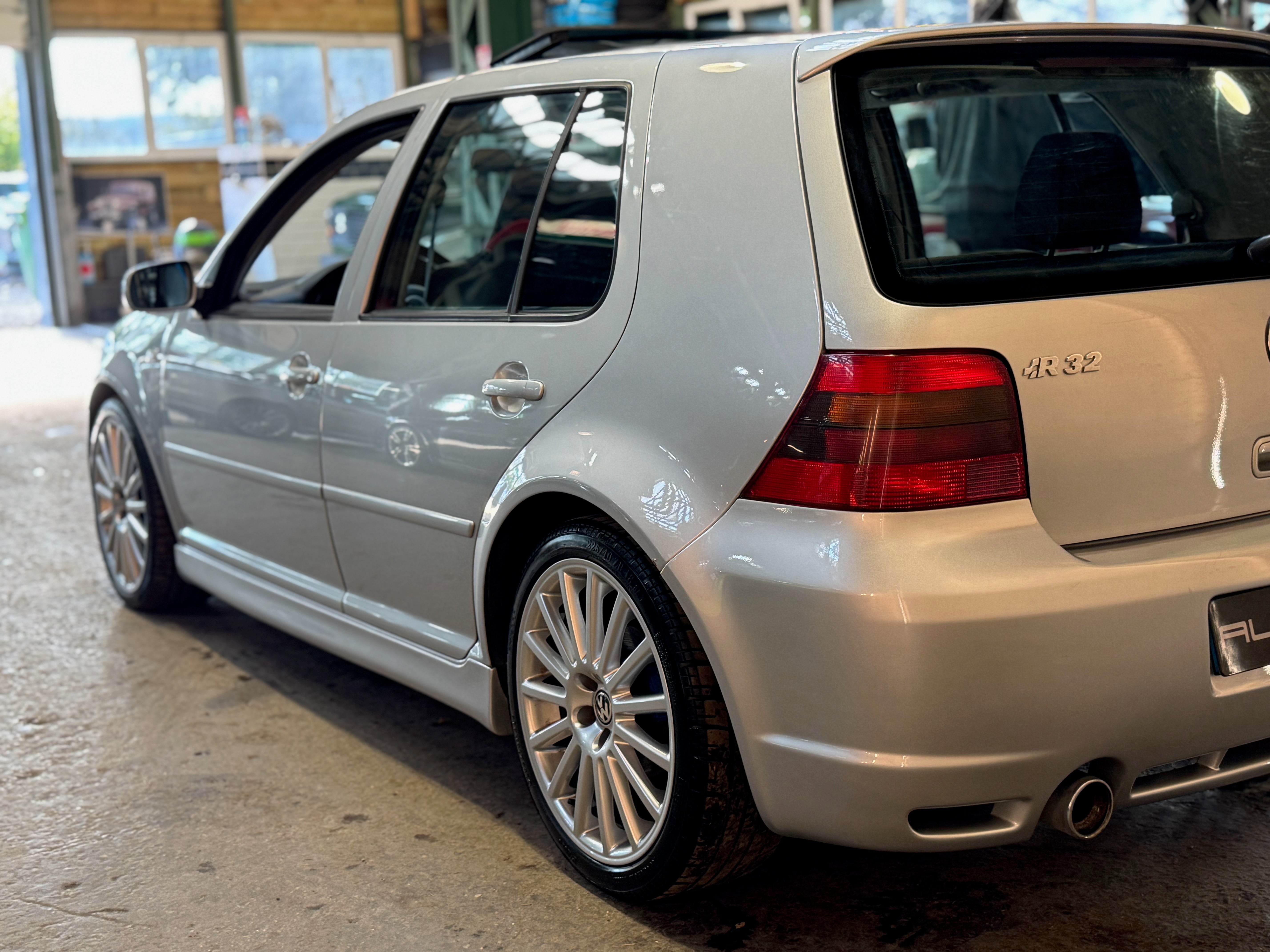 Volkswagen Golf IV R32