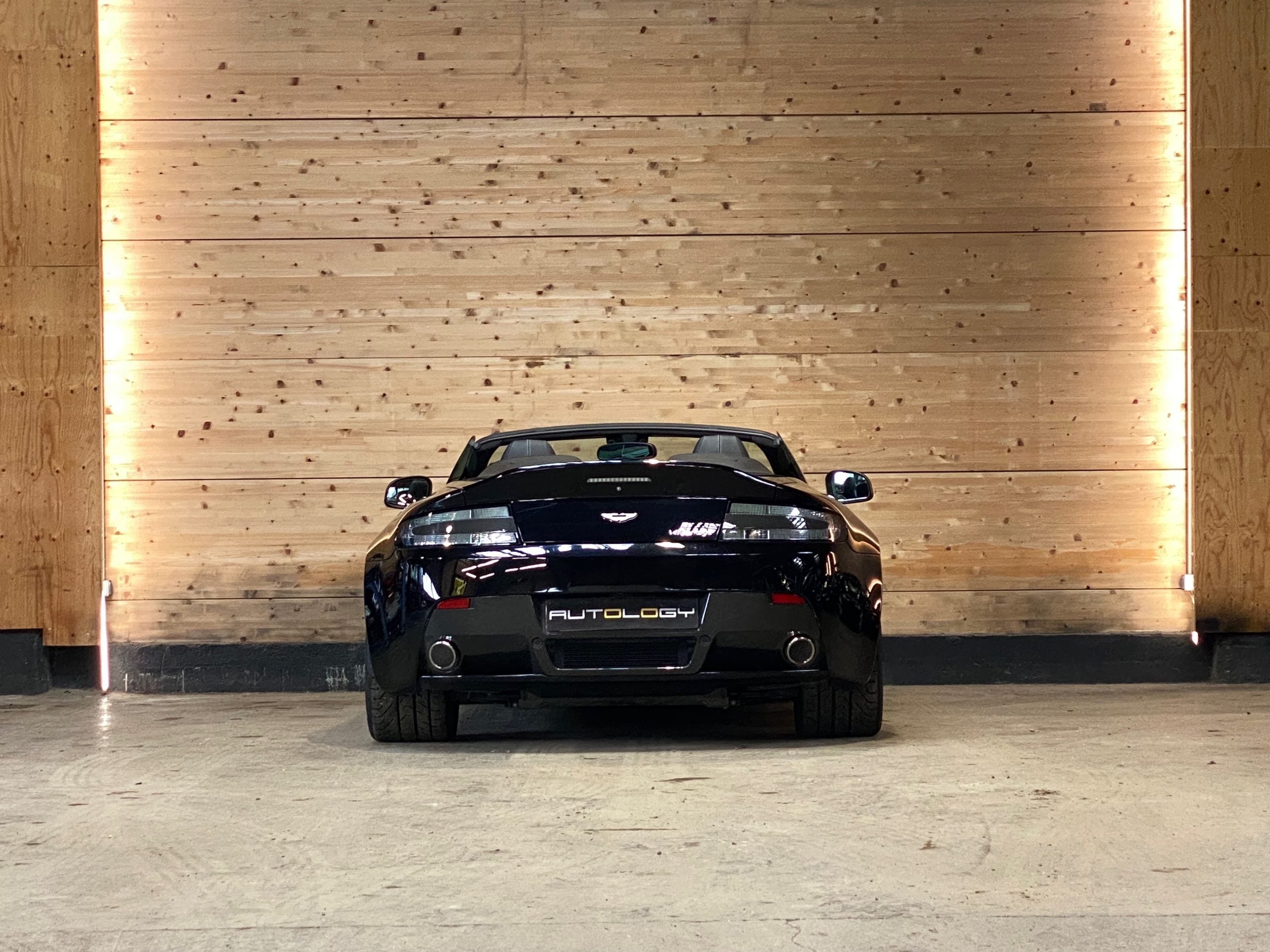 Aston Martin V12 Vantage Roadster BVM6