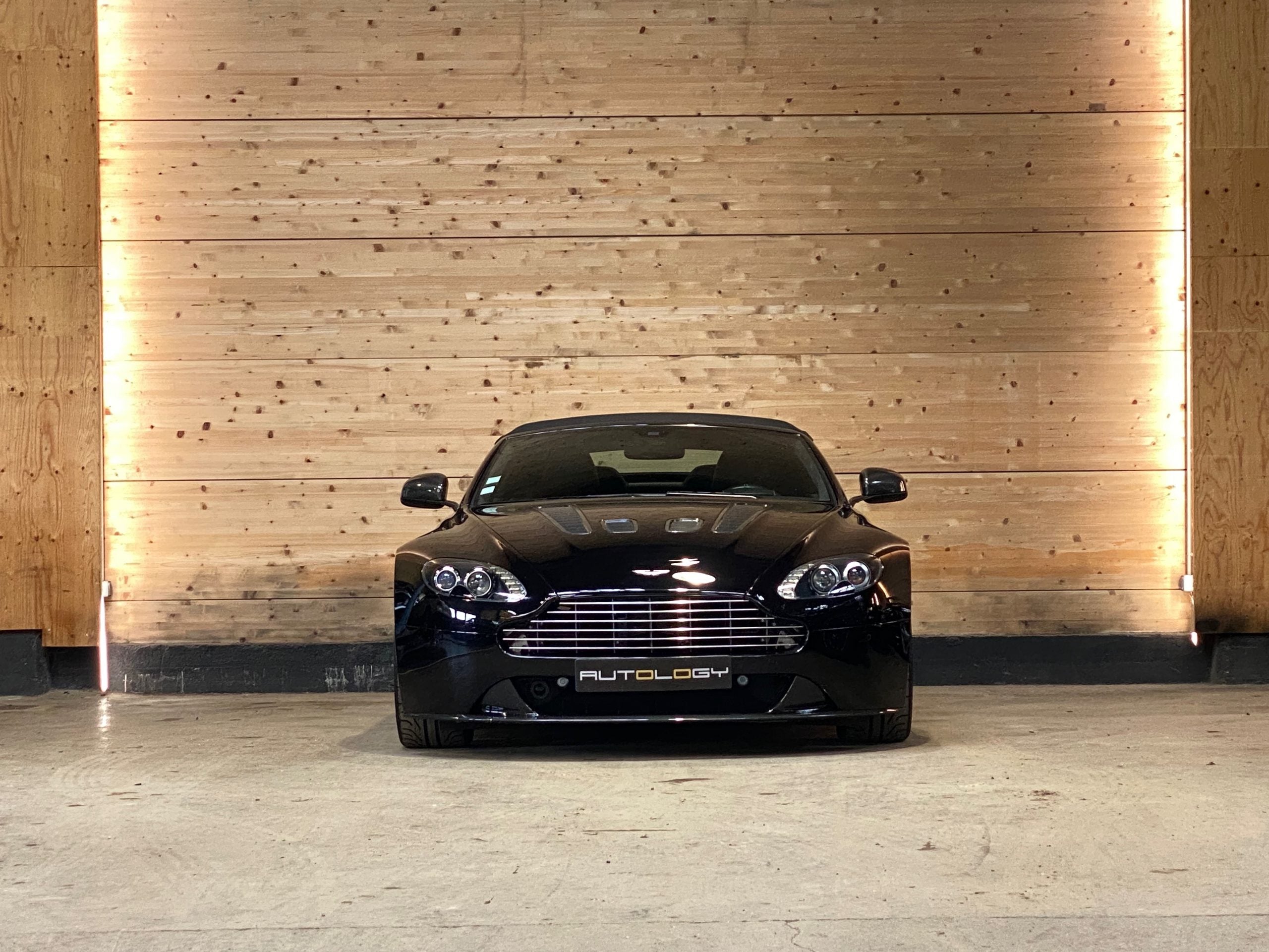 Aston Martin V12 Vantage Roadster BVM6