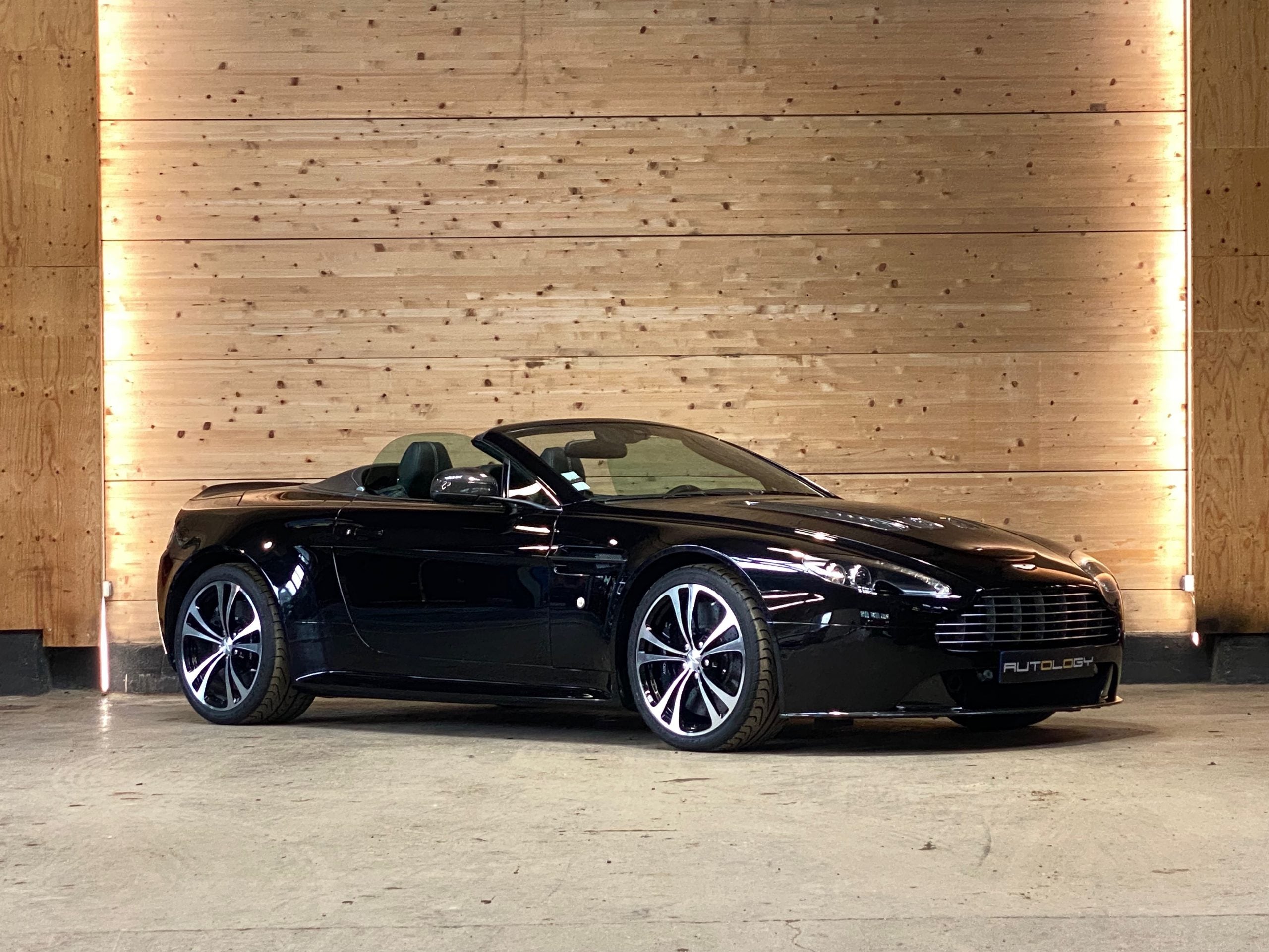 Aston Martin V12 Vantage Roadster BVM6