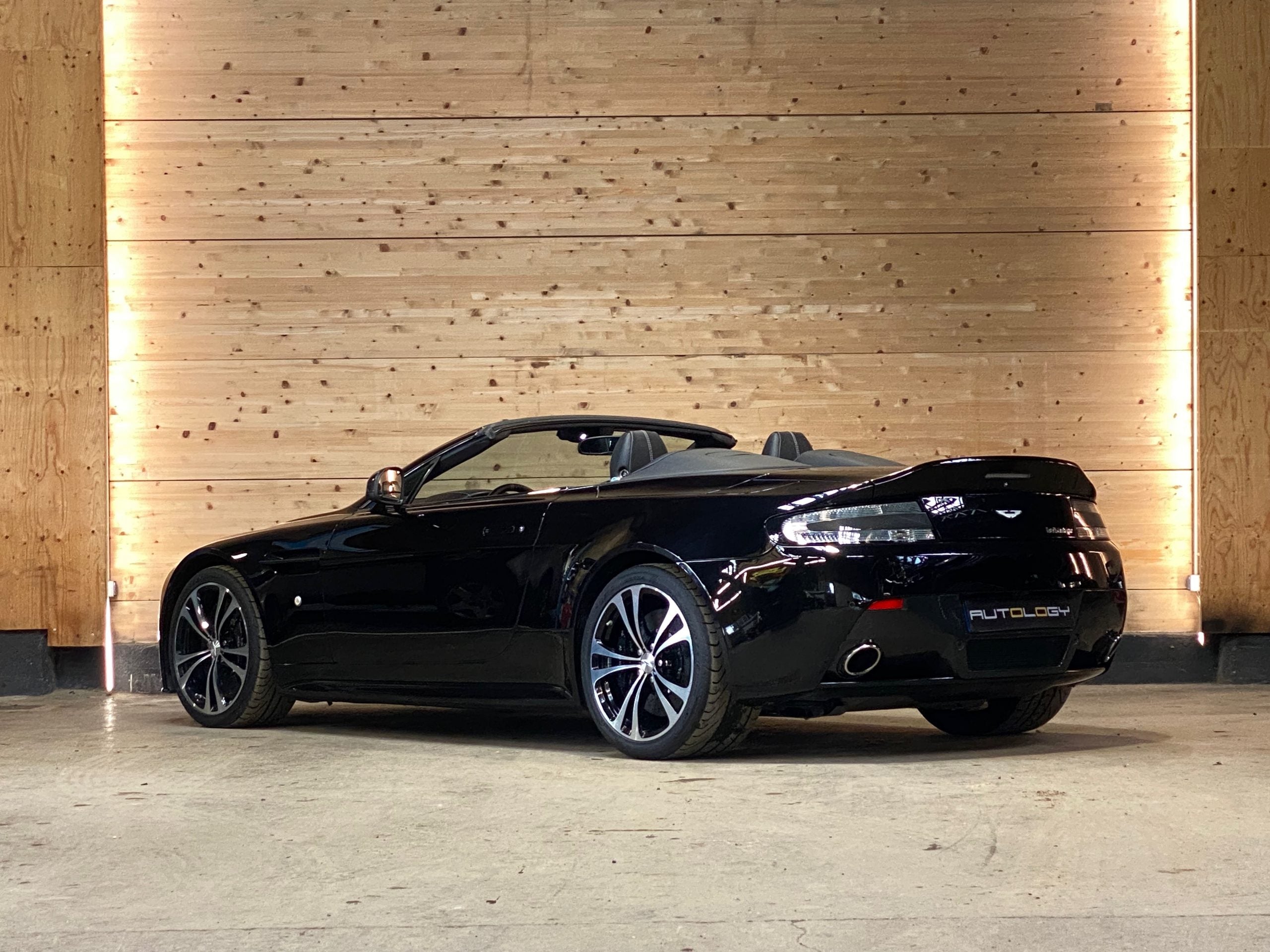 Aston Martin V12 Vantage Roadster BVM6