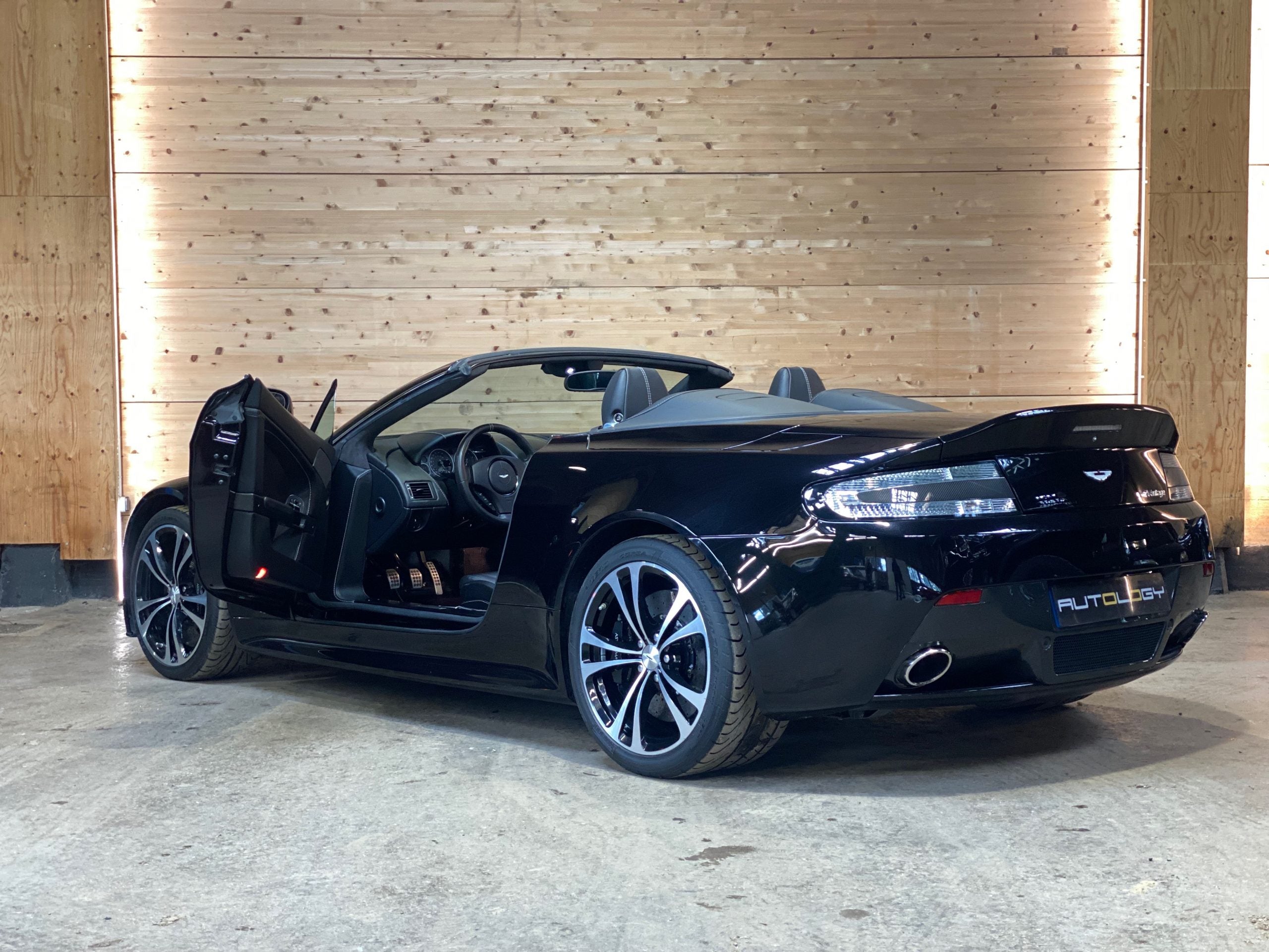 Aston Martin V12 Vantage Roadster BVM6