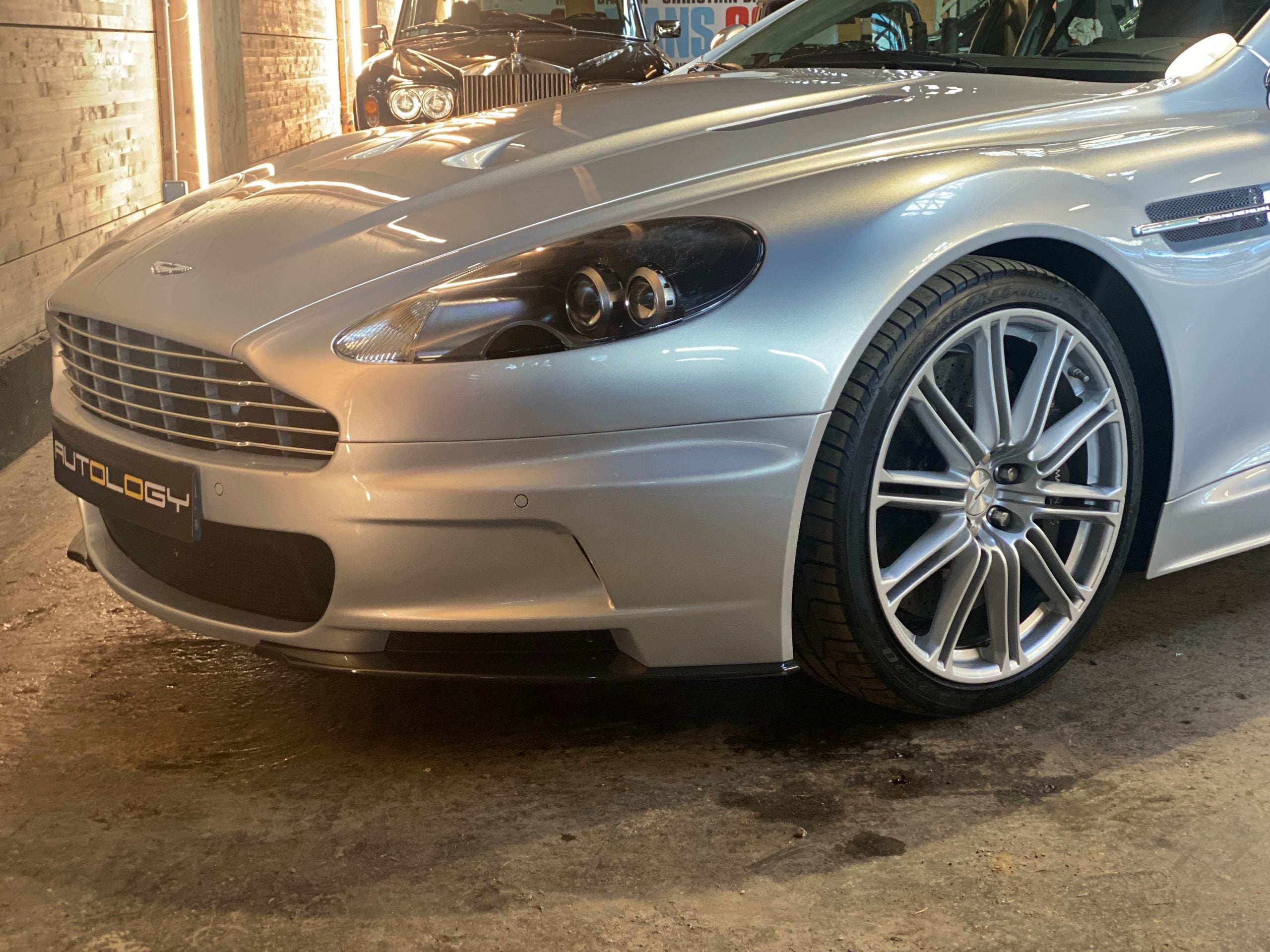 Aston Martin DBS V12 2+2