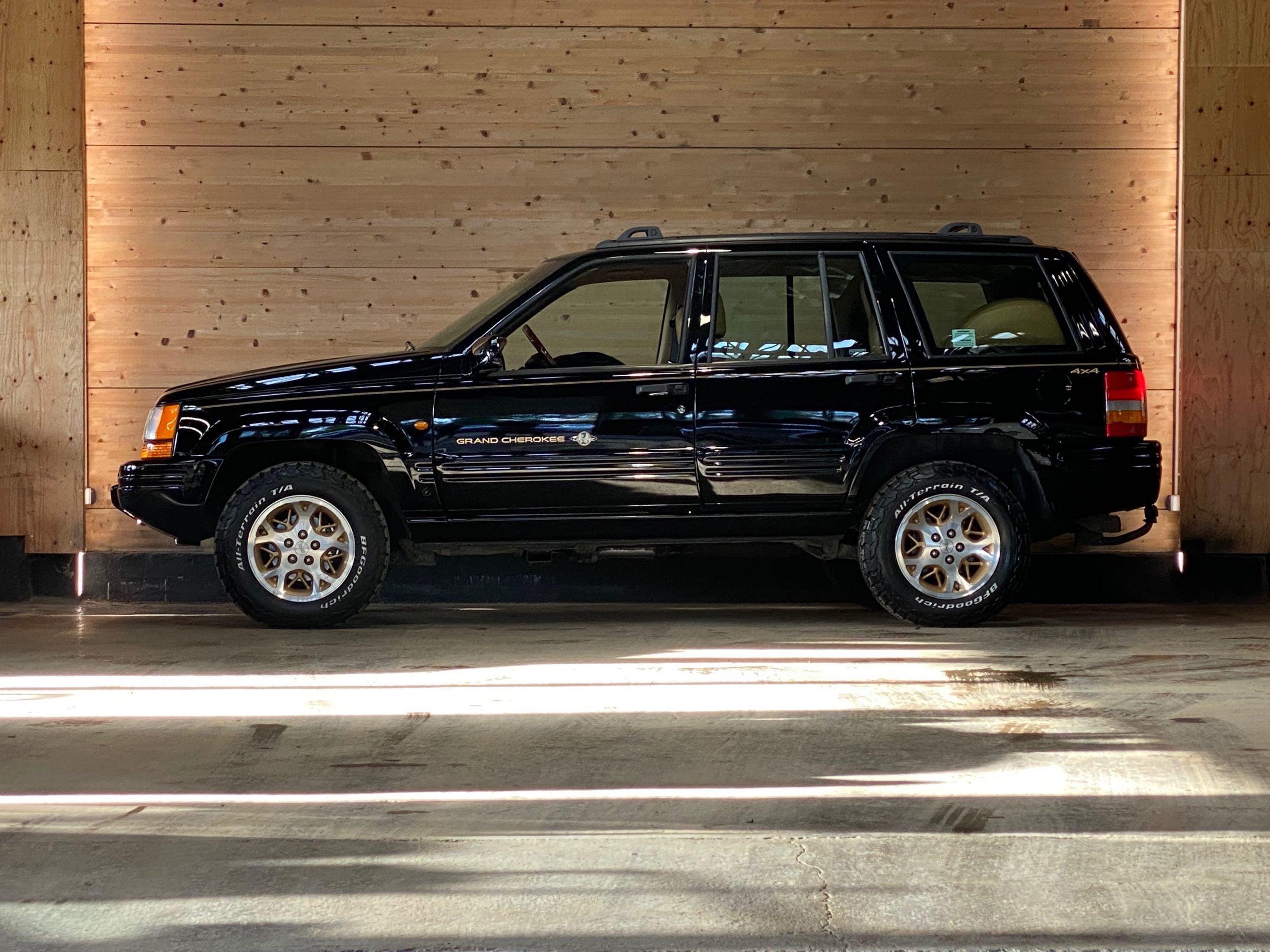 Jeep Grand Cherokee V8 5.2 Limited "Endeavor"