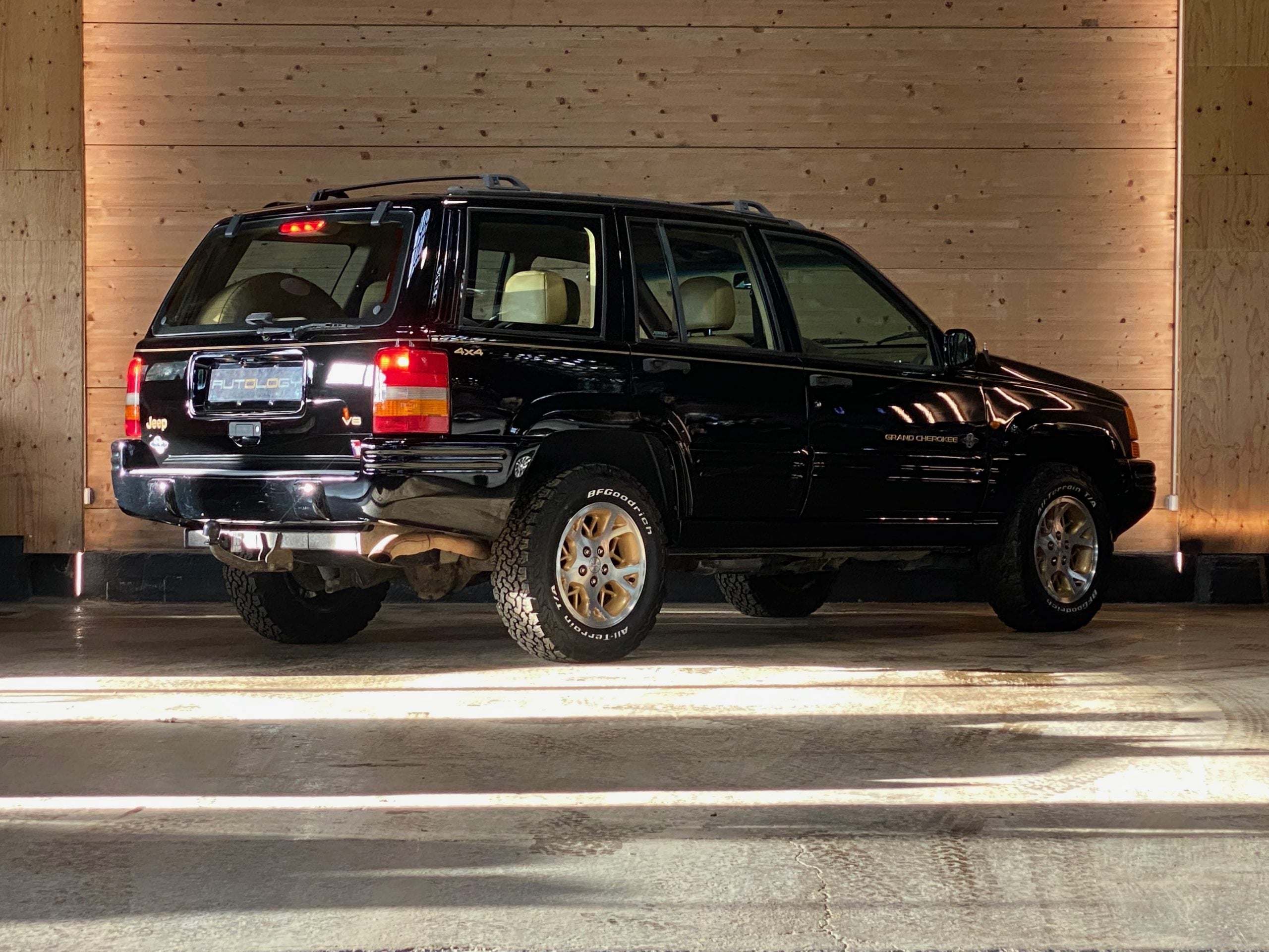 Jeep Grand Cherokee V8 5.2 Limited "Endeavor"