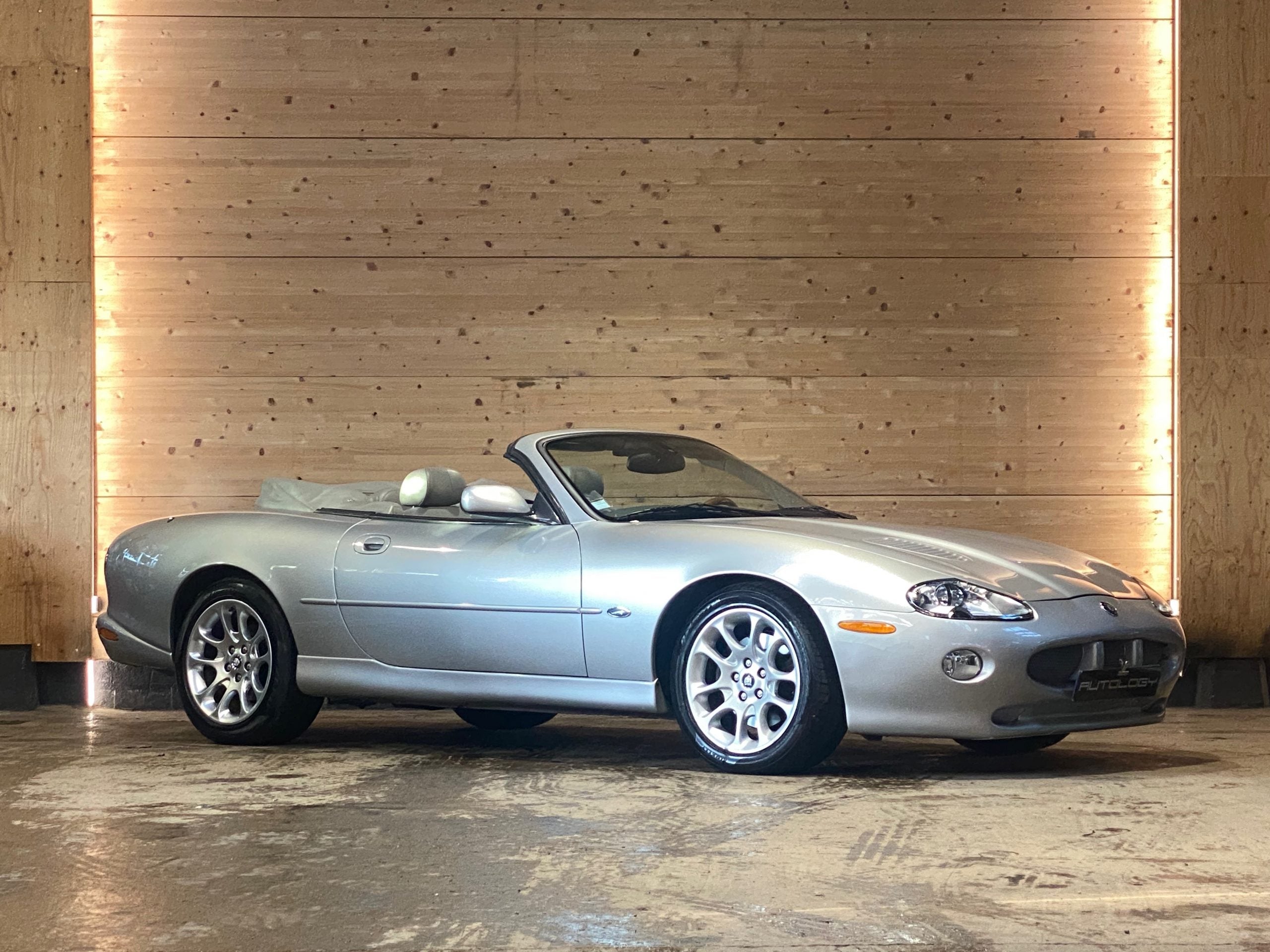 JAGUAR XKR CONVERTIBLE V8 4.0