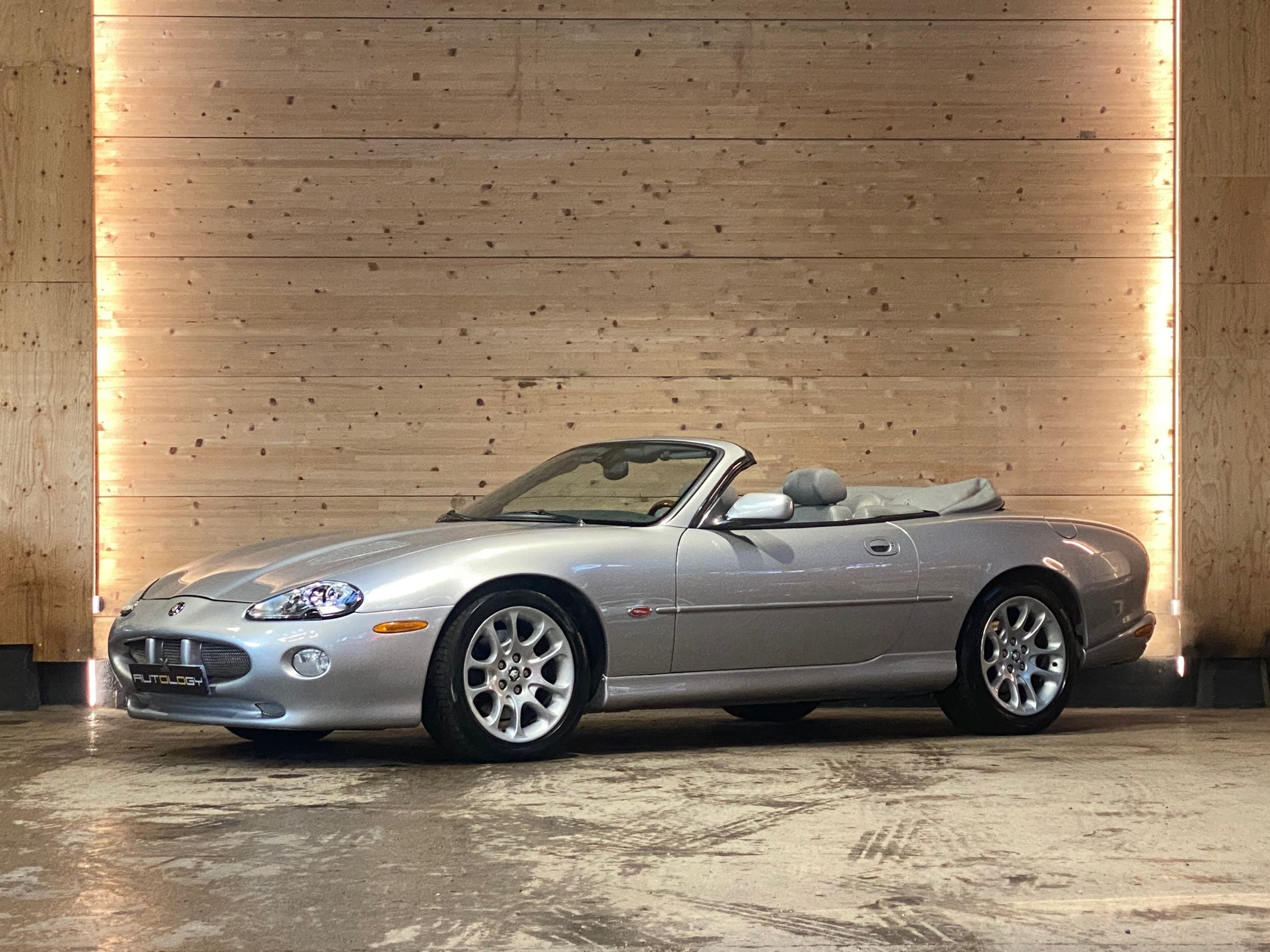 JAGUAR XKR CONVERTIBLE V8 4.0