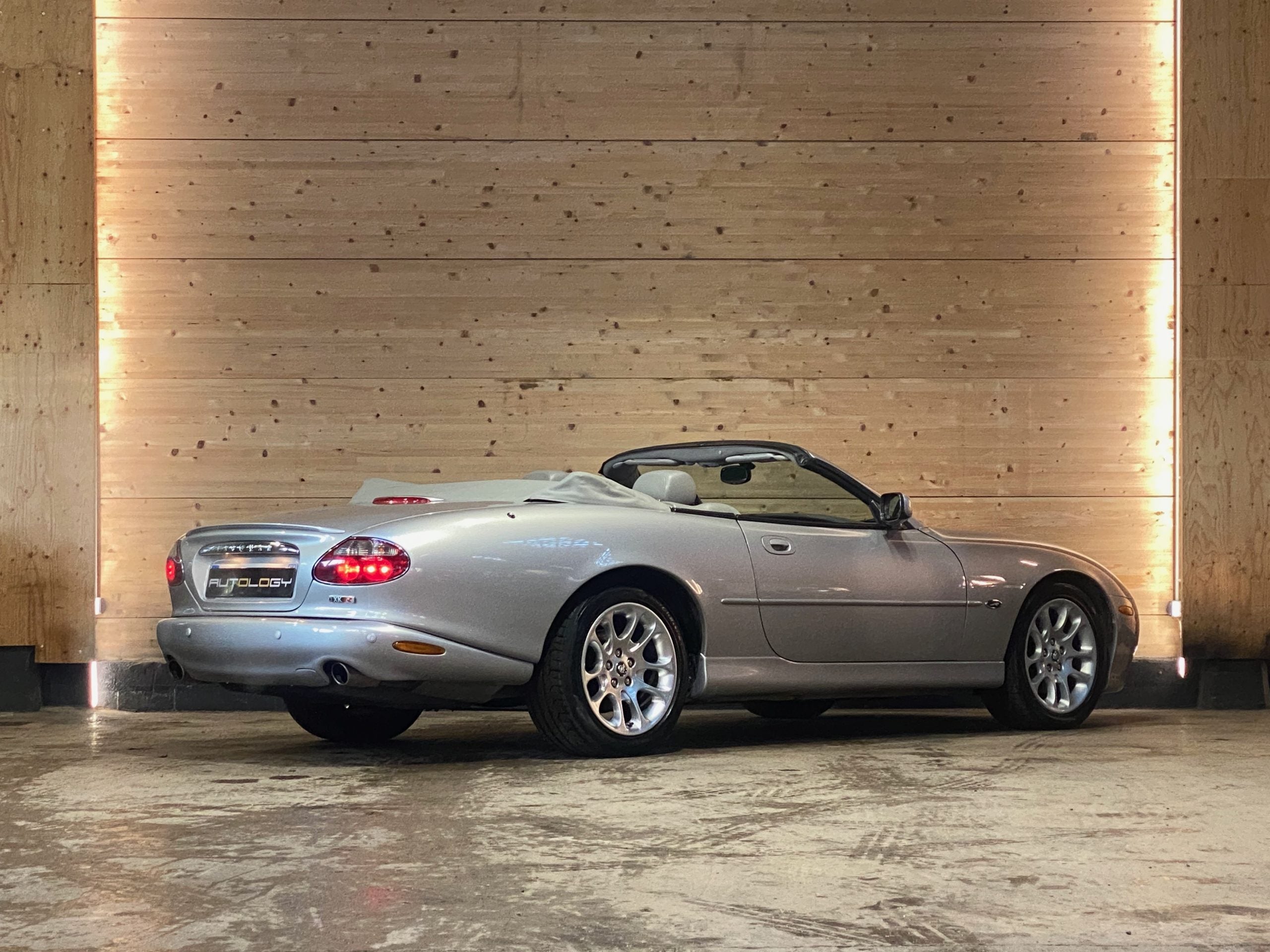 JAGUAR XKR CONVERTIBLE V8 4.0