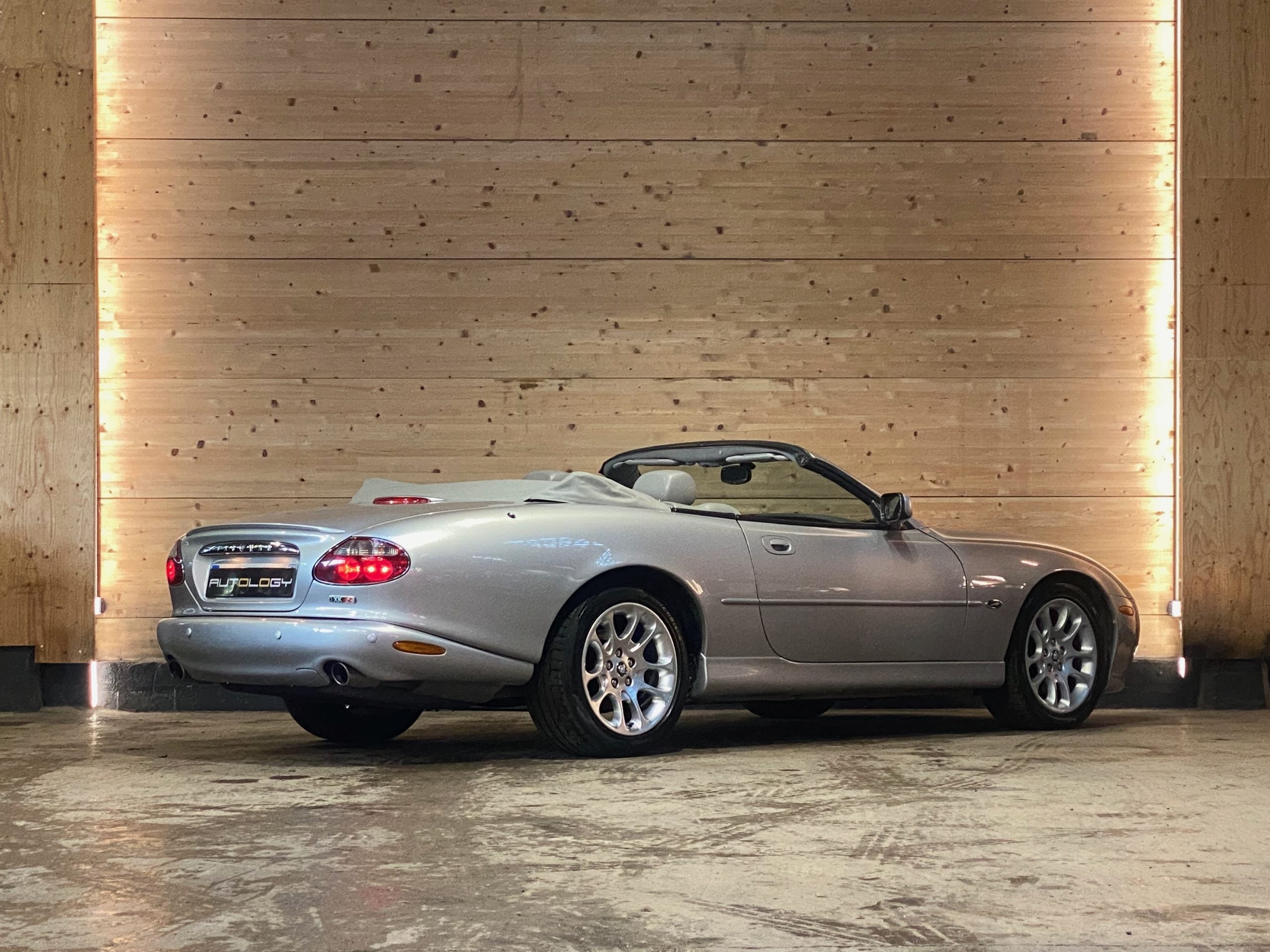 JAGUAR XKR CONVERTIBLE V8 4.0