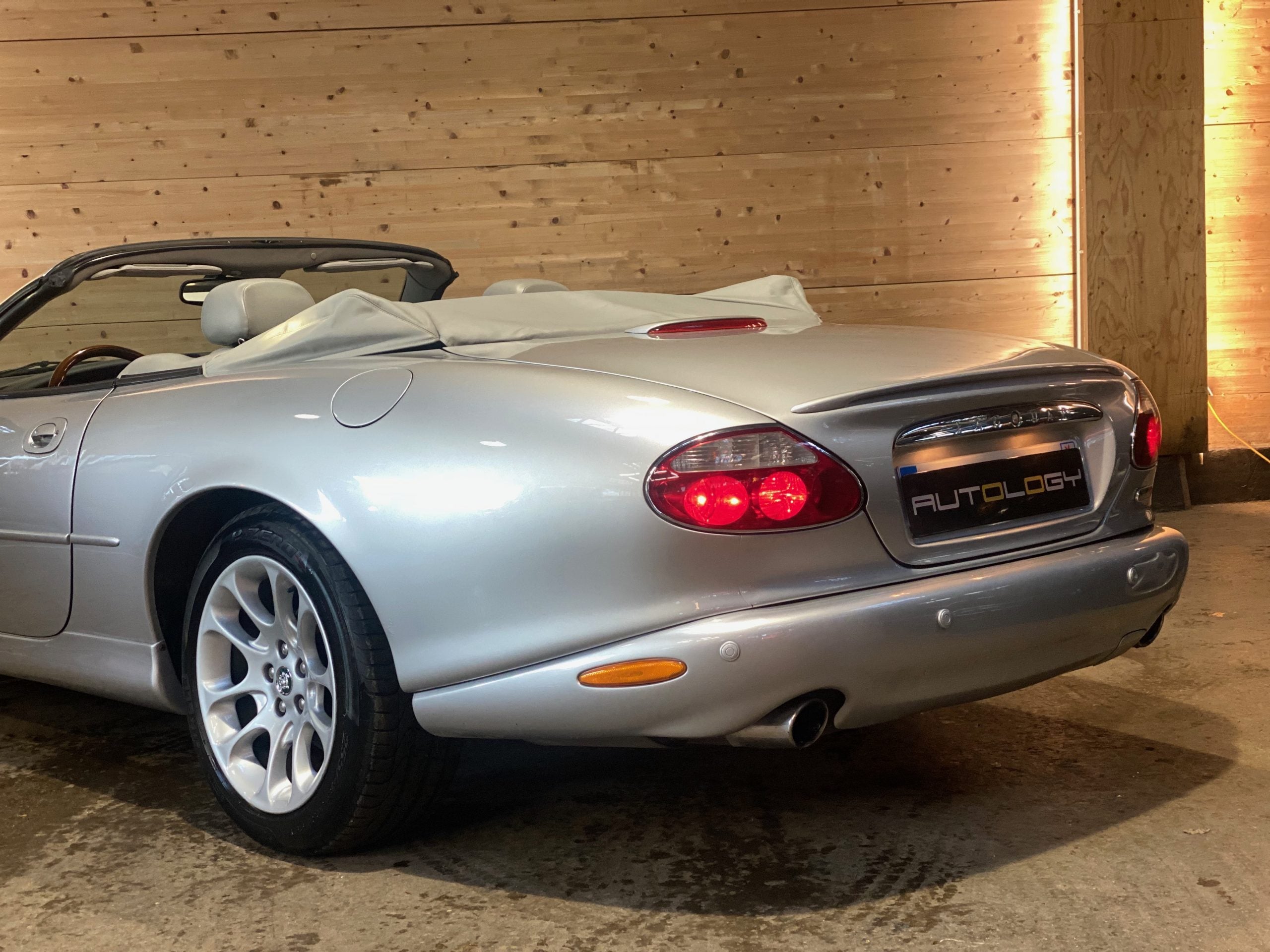 JAGUAR XKR CONVERTIBLE V8 4.0