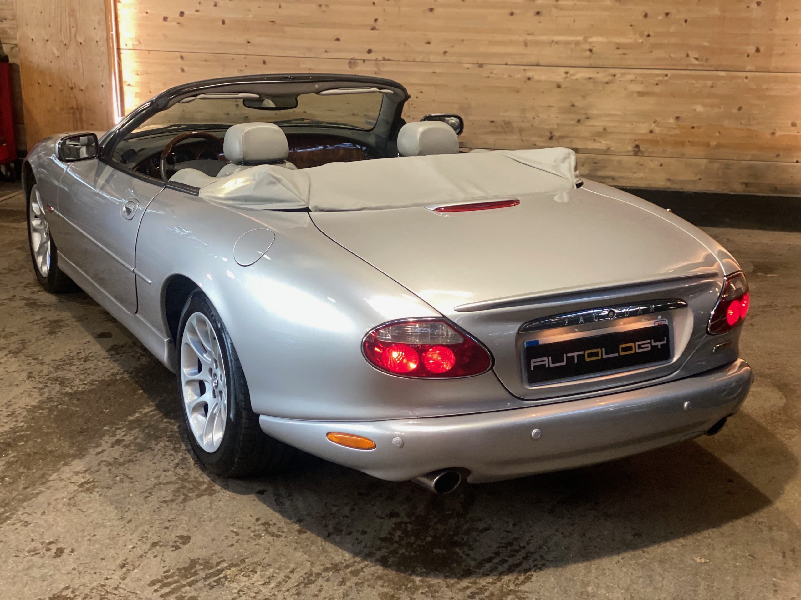 JAGUAR XKR CONVERTIBLE V8 4.0