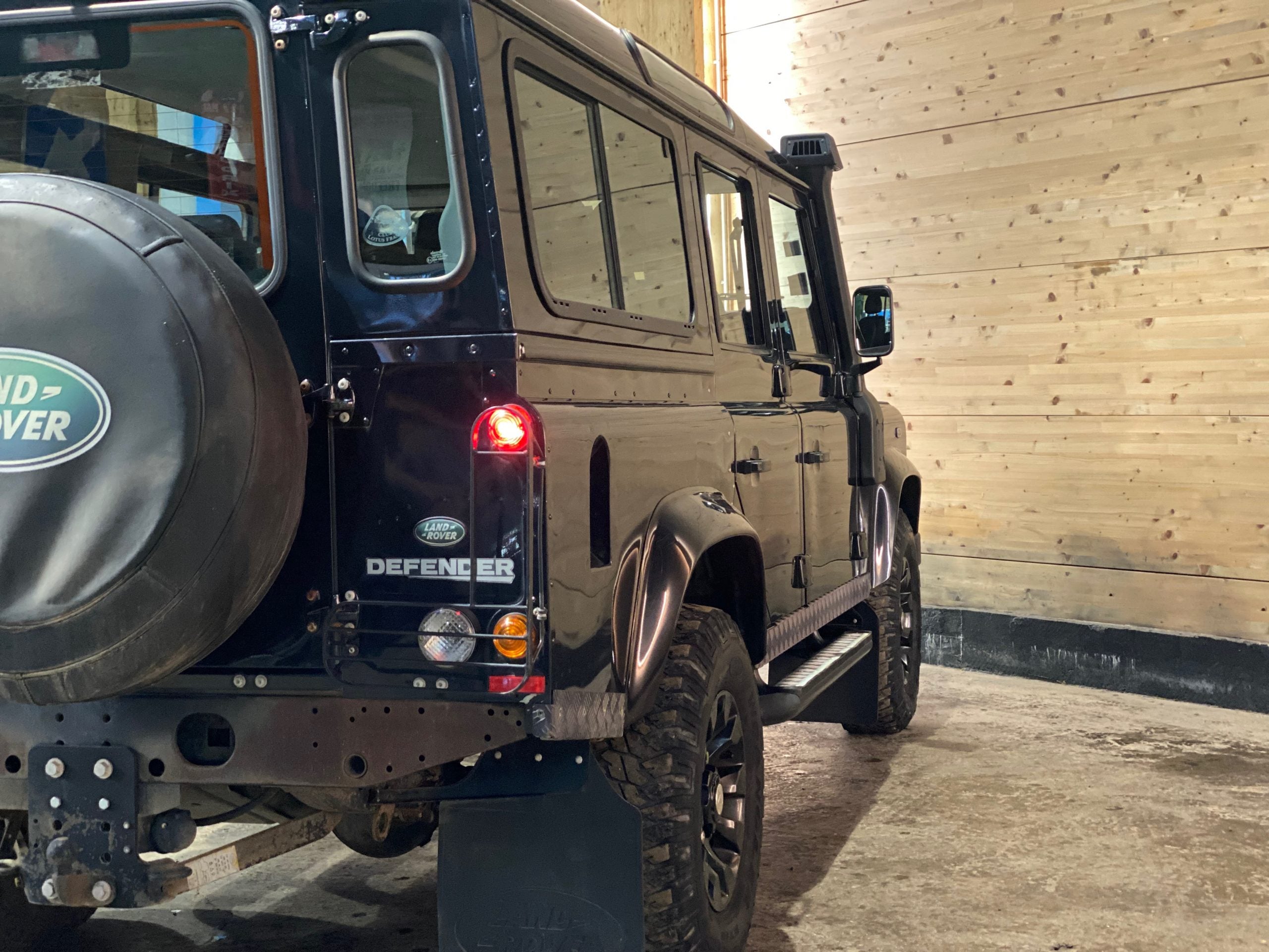 Land Rover Defender 110 Td4 Station Wagon SE