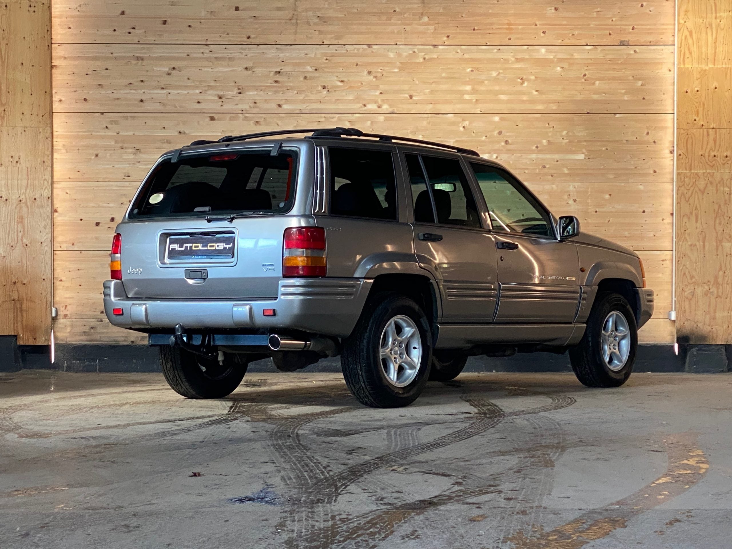 Jeep Grand Cherokee Limited LX 5.9