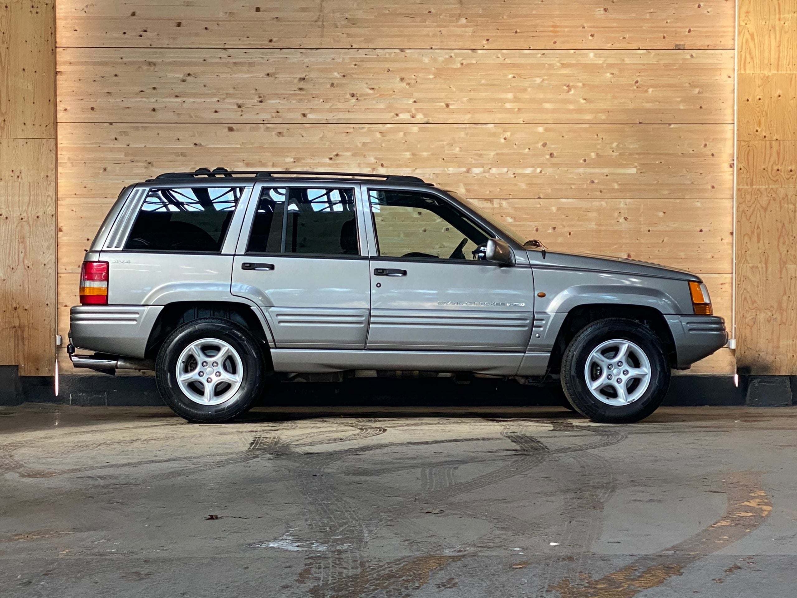 Jeep Grand Cherokee Limited LX 5.9