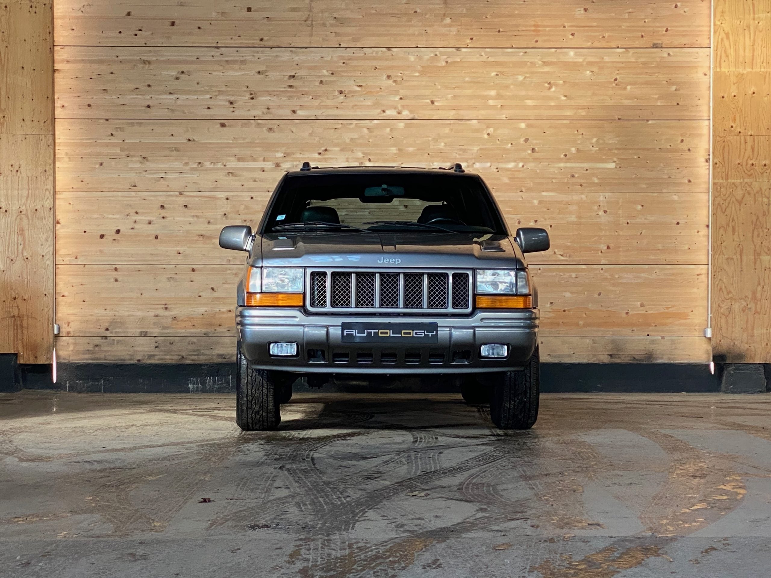 Jeep Grand Cherokee Limited LX 5.9