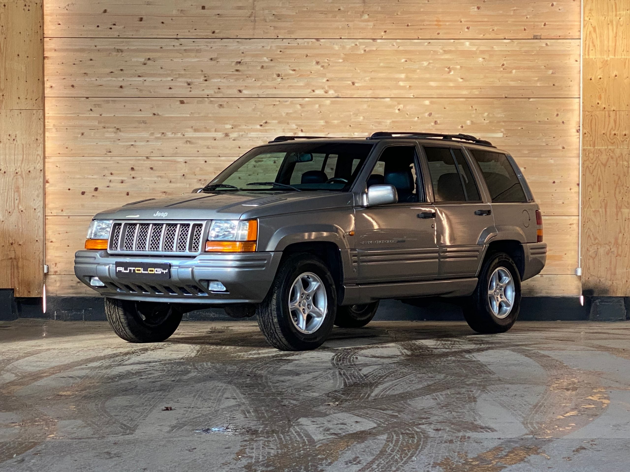 Jeep Grand Cherokee Limited LX 5.9