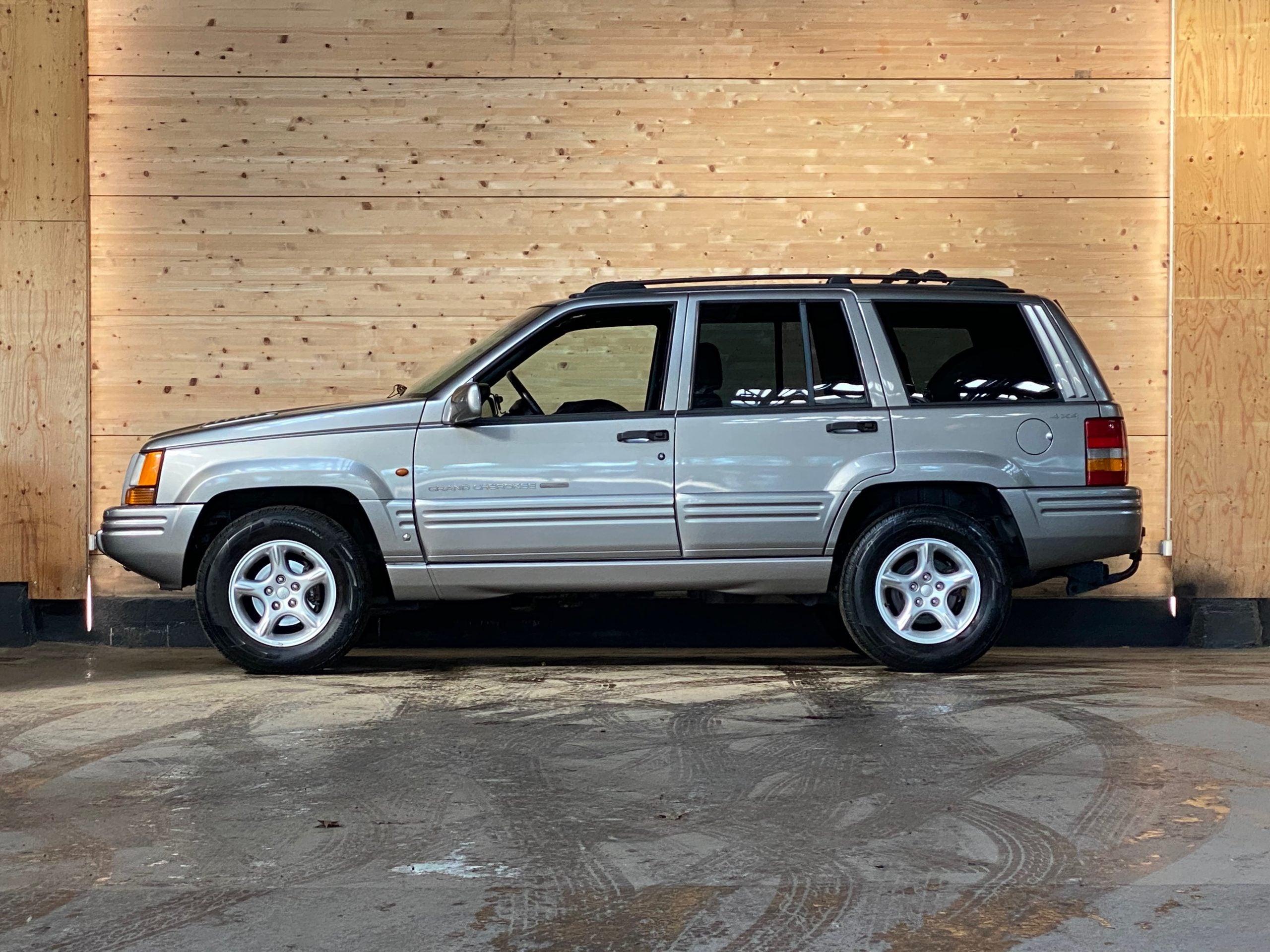 Jeep Grand Cherokee Limited LX 5.9