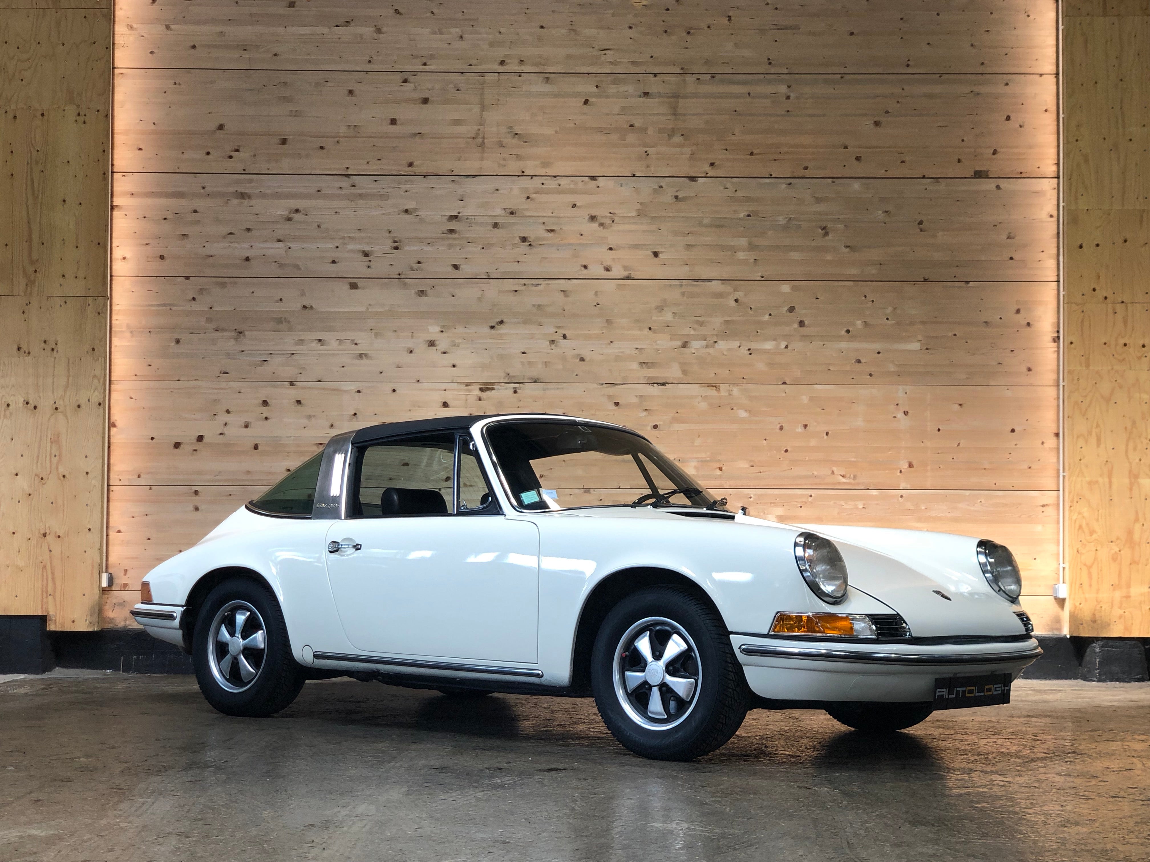 Porsche 911 2.2T Targa