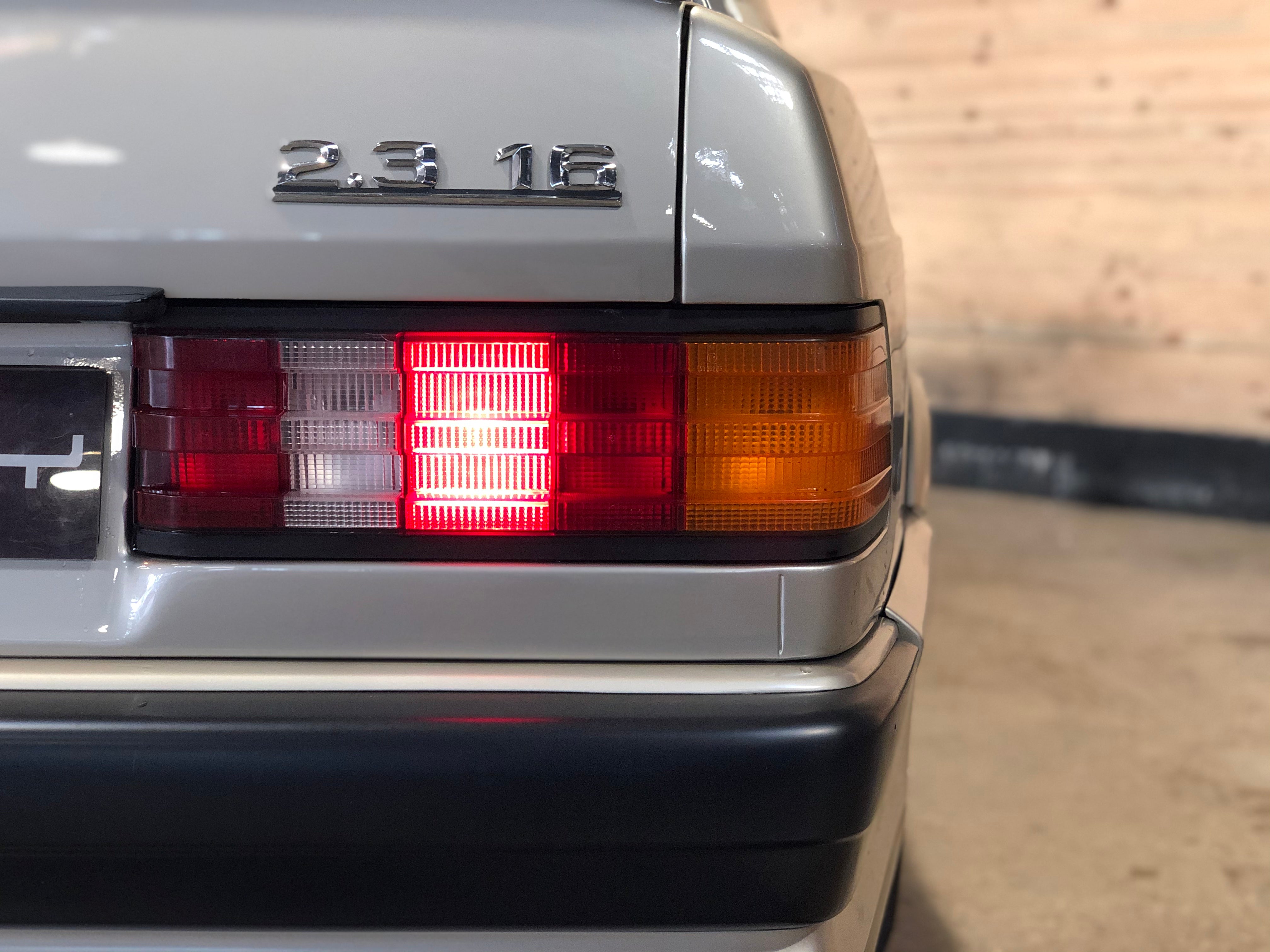 Mercedes 190 E 2.3-16