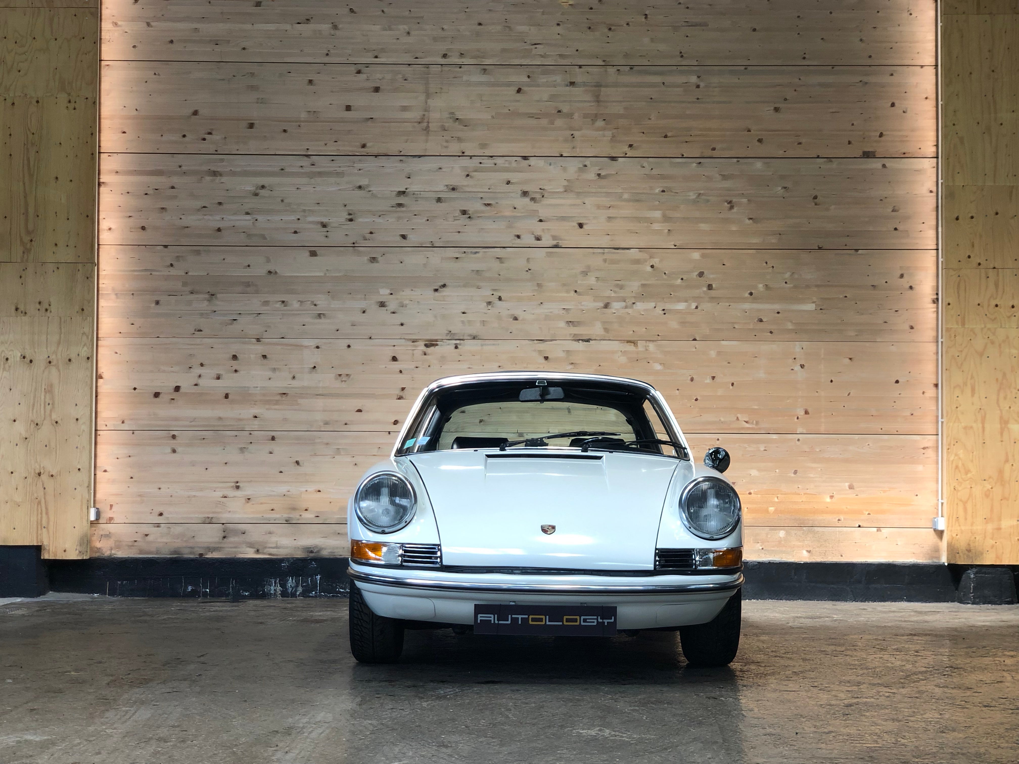 Porsche 911 2.2T Targa