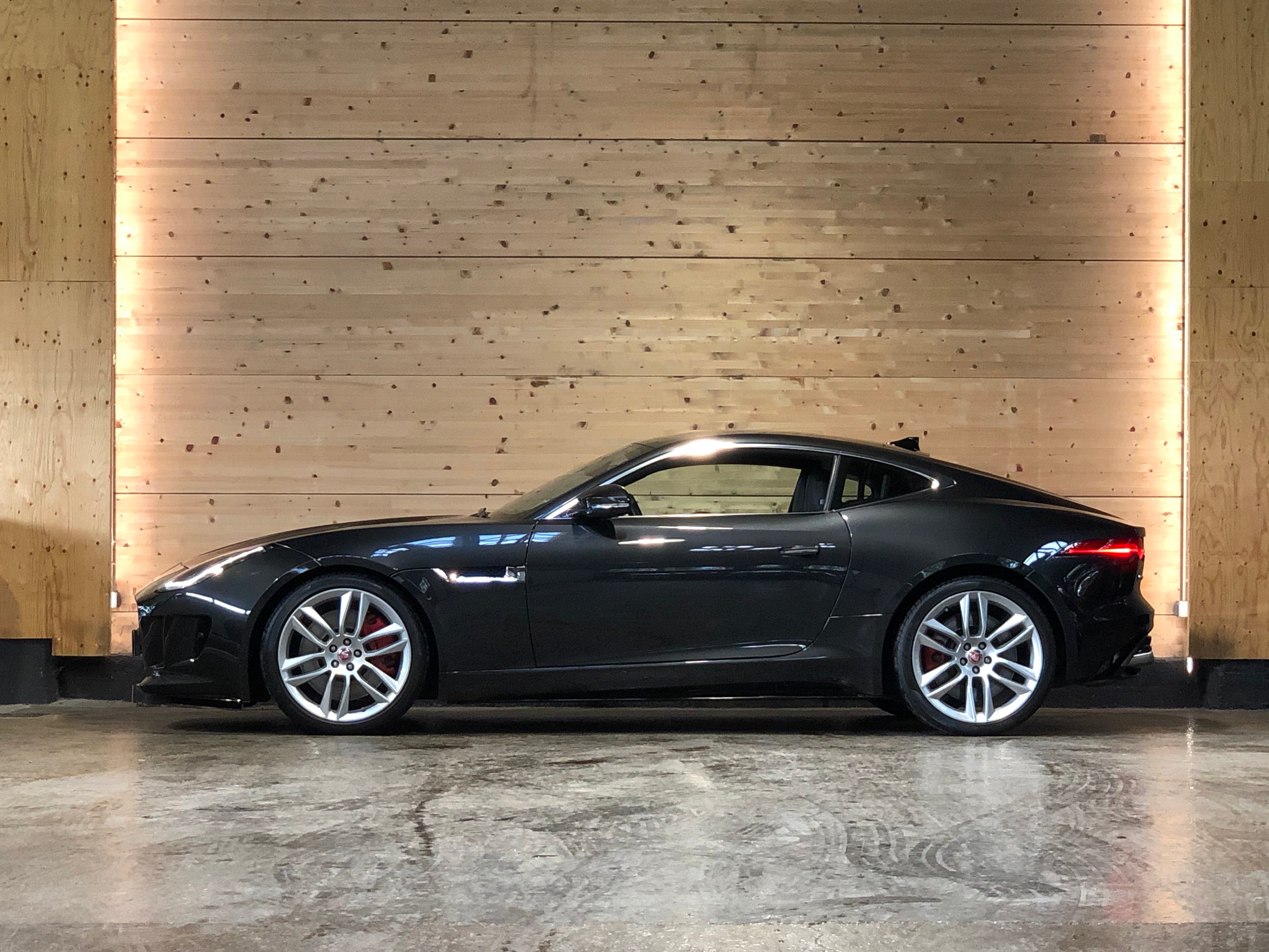 Jaguar F-Type V8 R