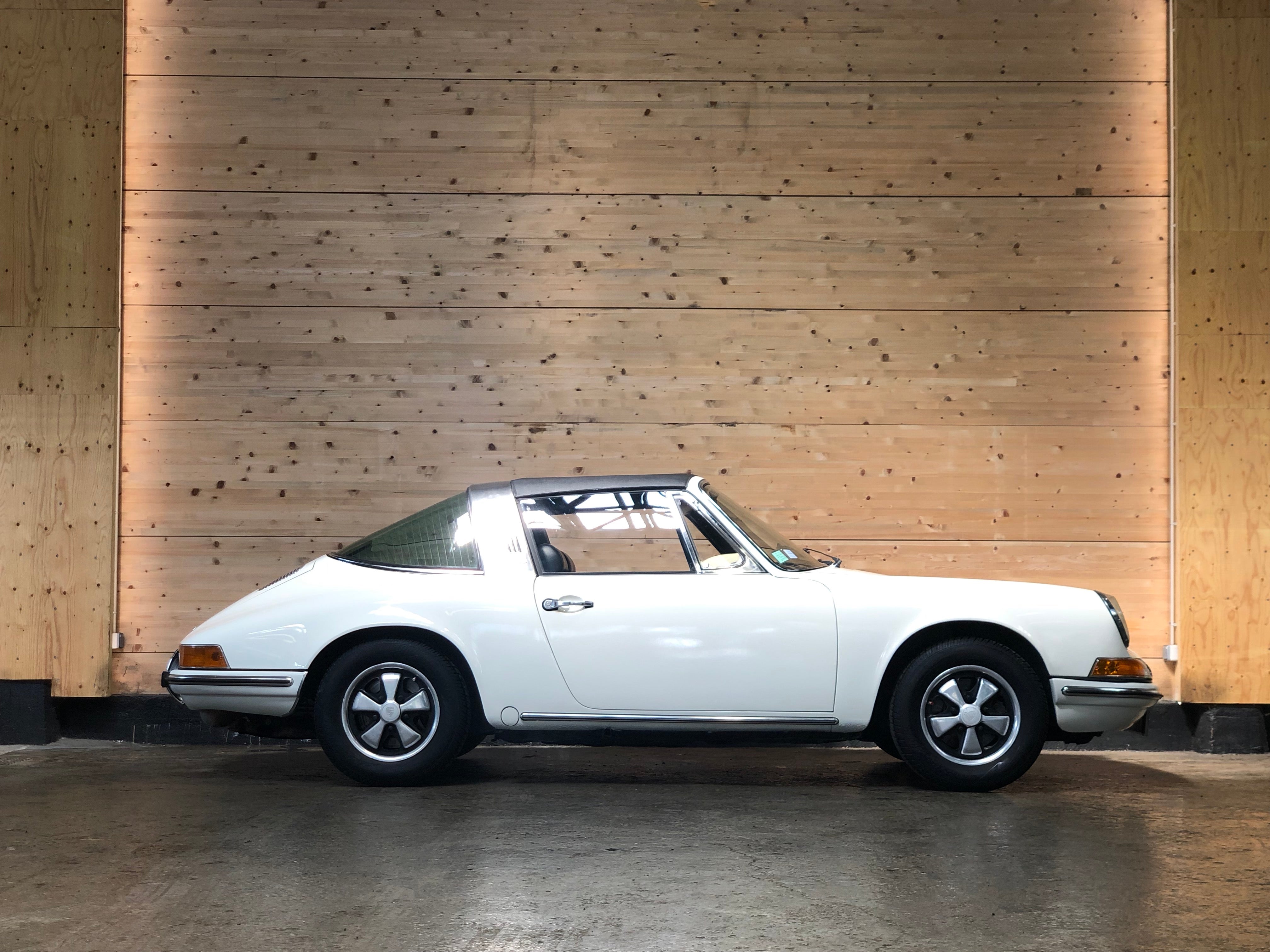 Porsche 911 2.2T Targa